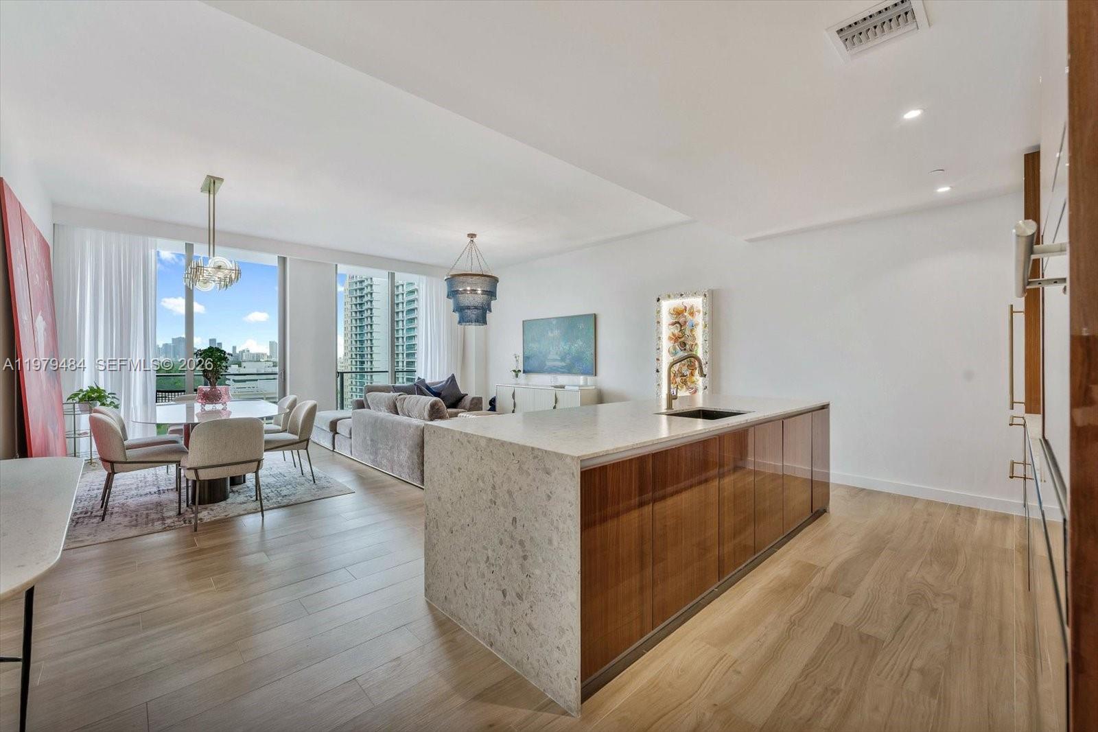 2678 Tigertail Ave # 902