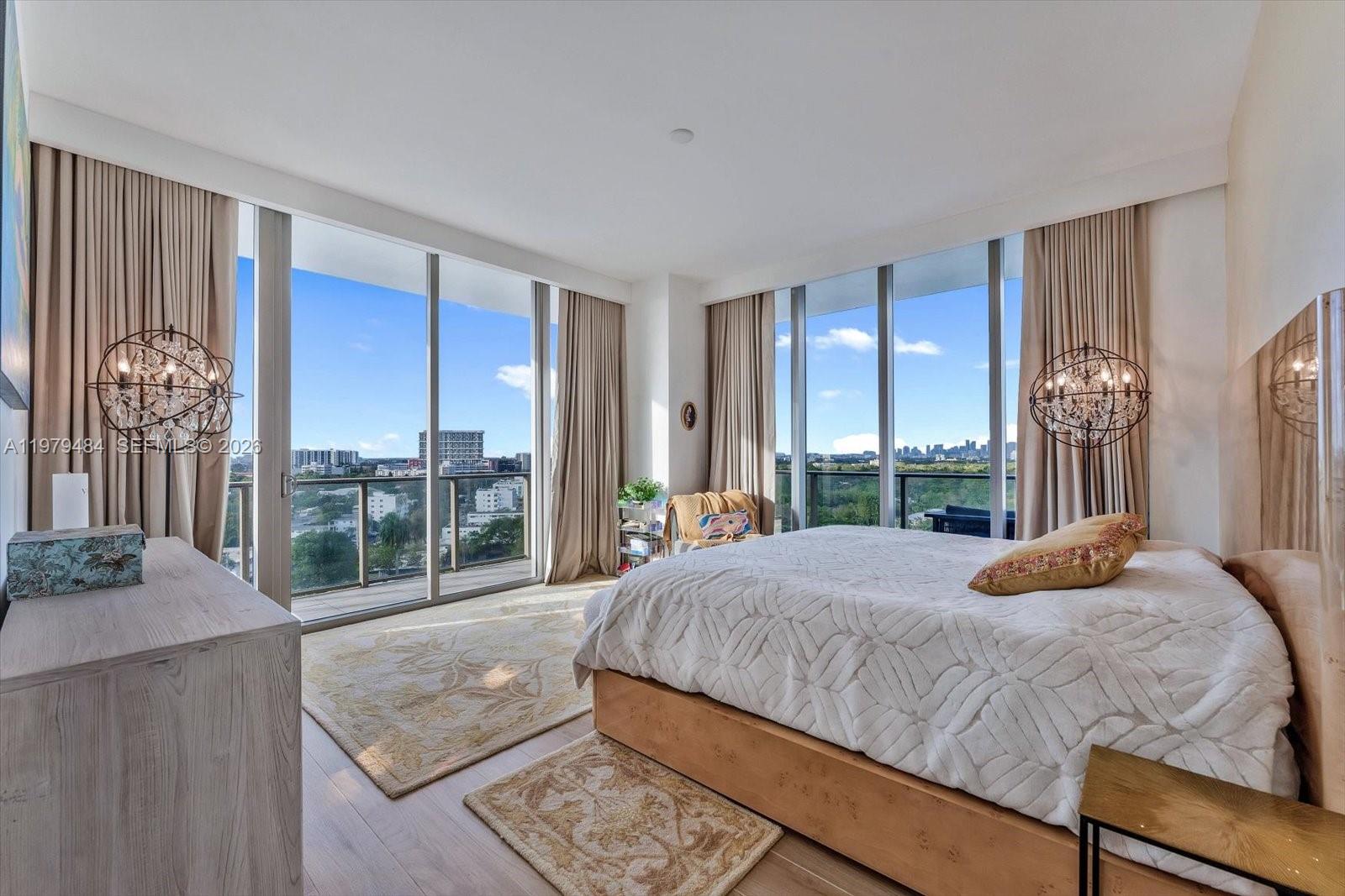 2678 Tigertail Ave # 902