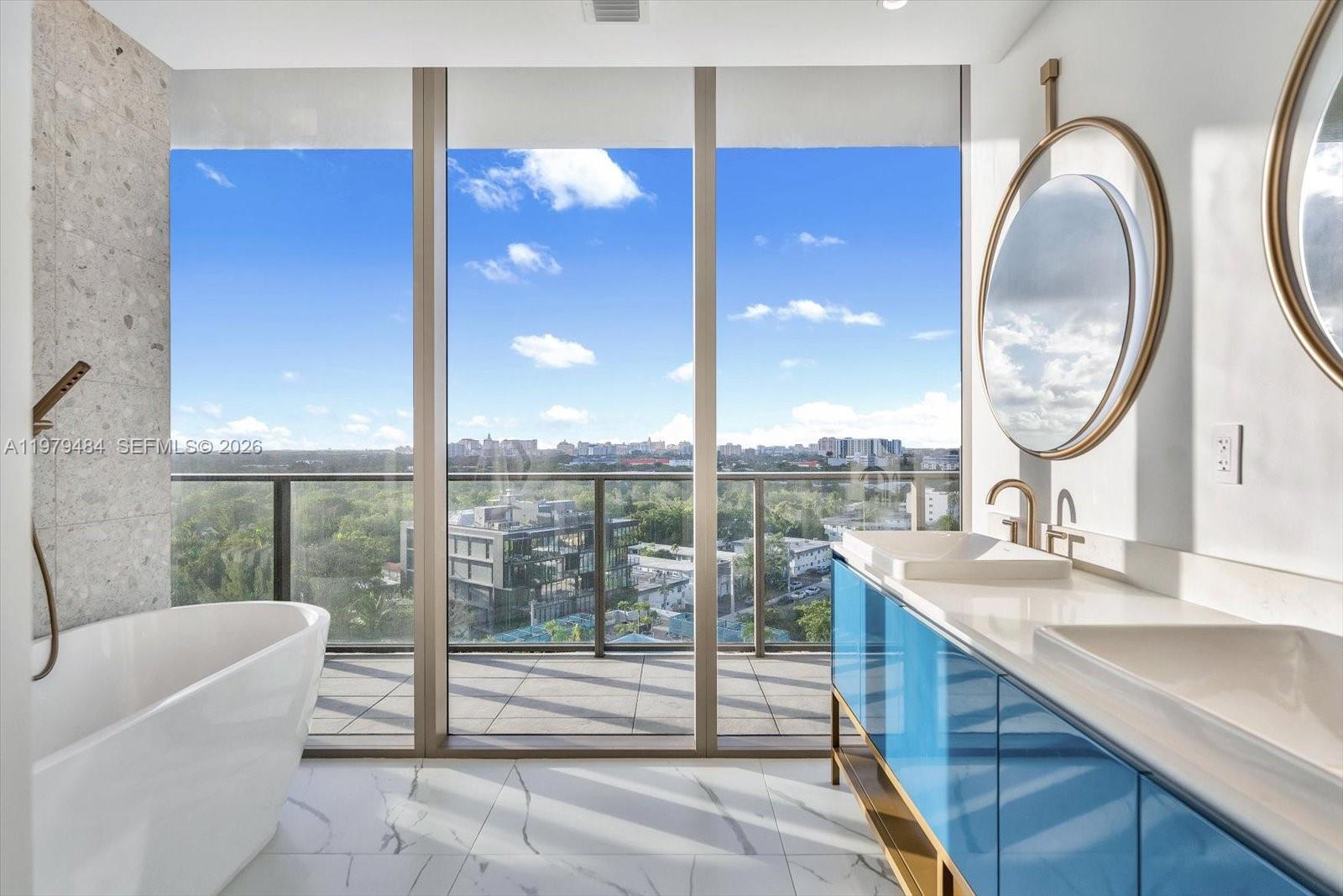 2678 Tigertail Ave # 902