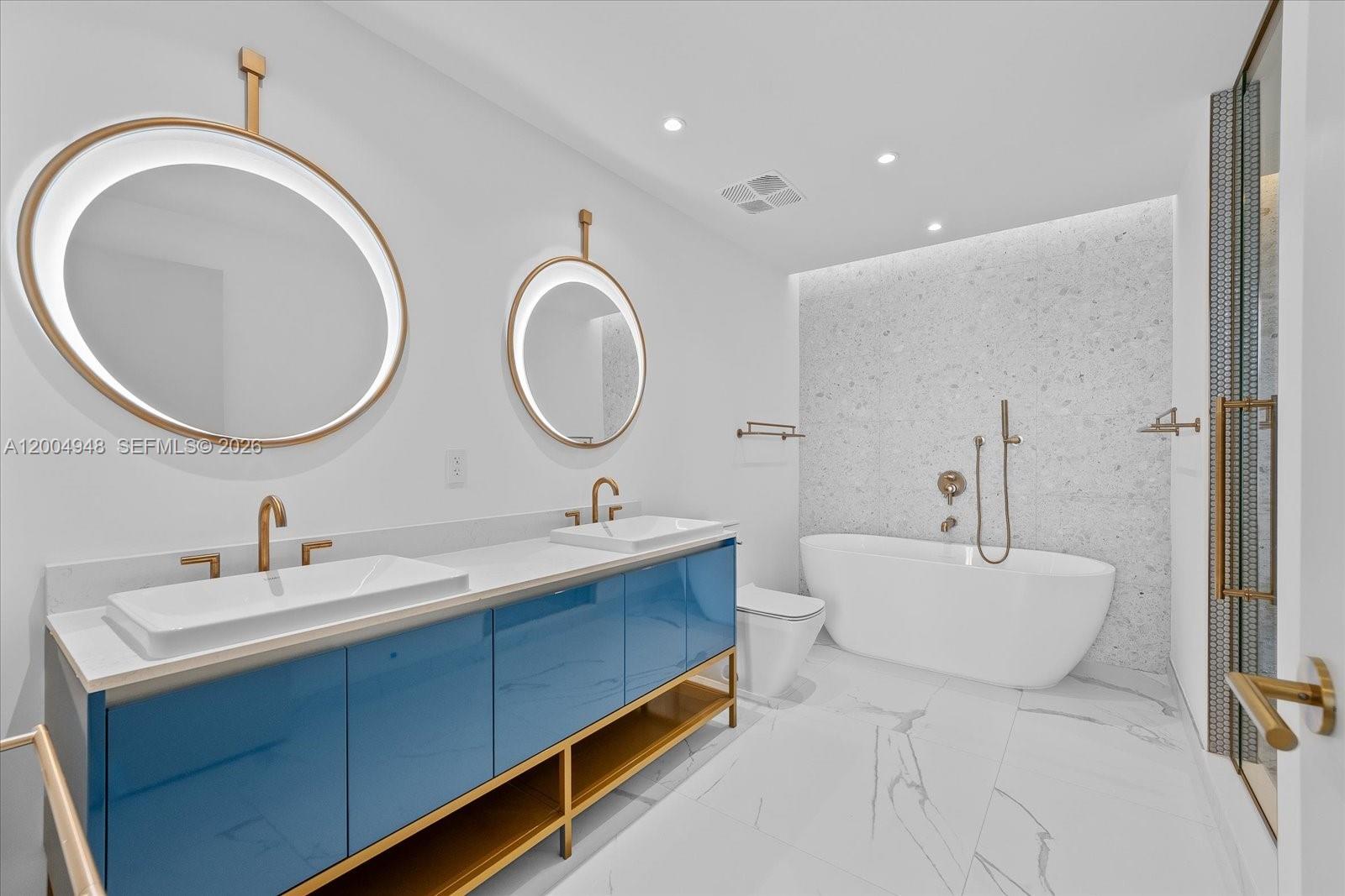 2678 Tigertail Ave # 701