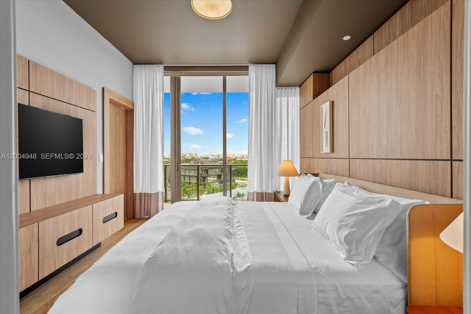 2678 Tigertail Ave # 701