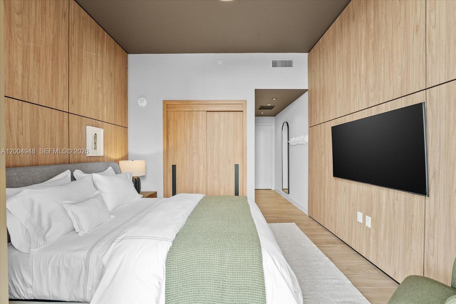 2678 Tigertail Ave # 701