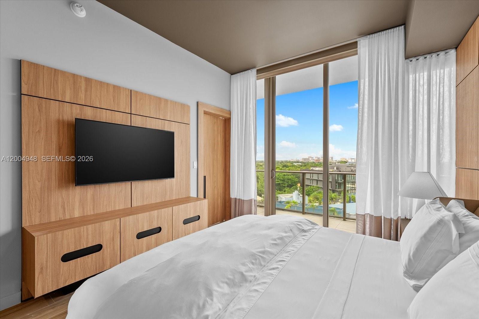 2678 Tigertail Ave # 701