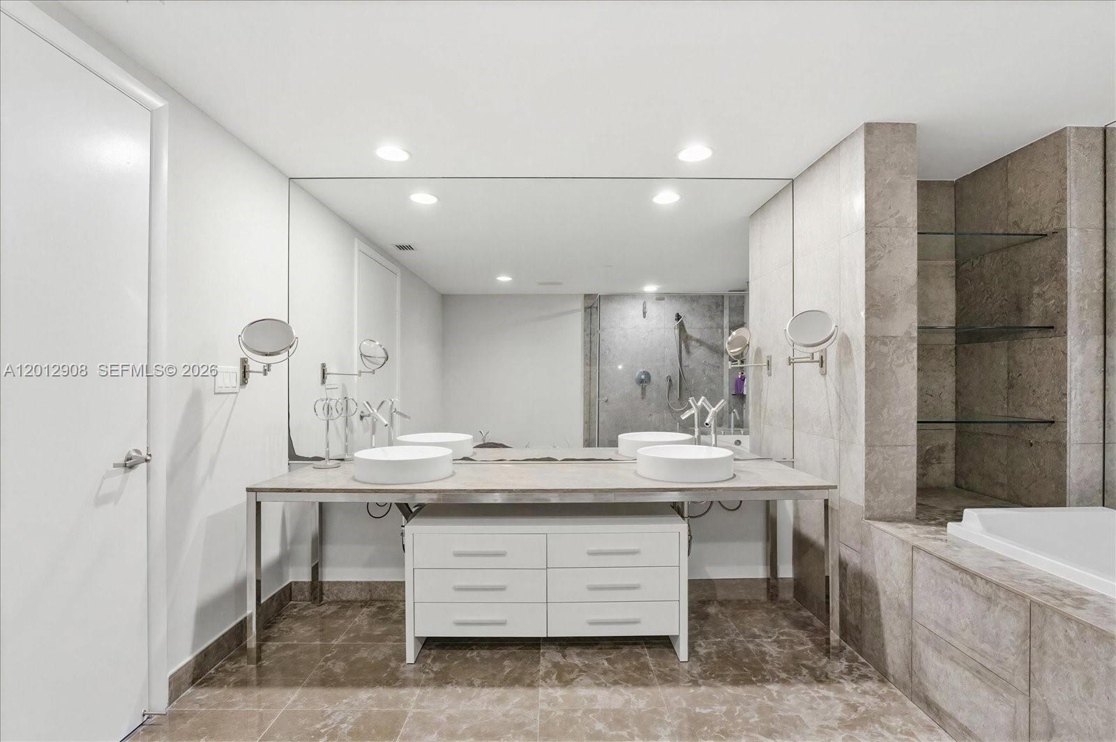 465 Brickell Ave # 4805