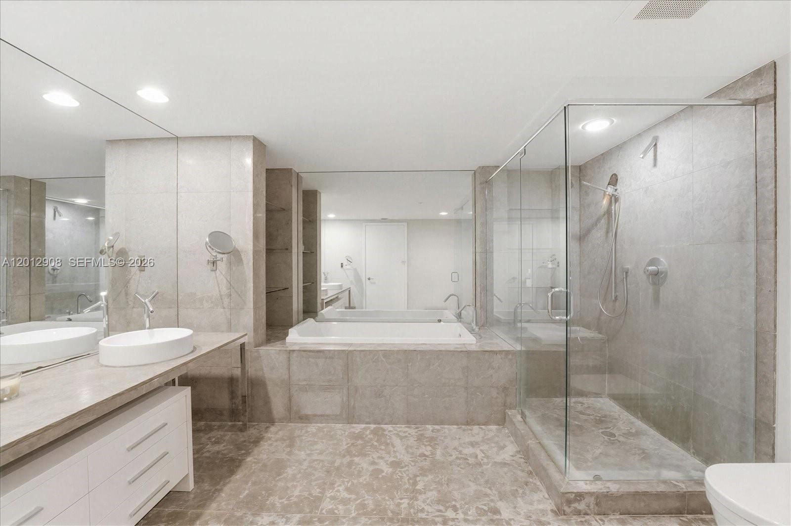 465 Brickell Ave # 4805
