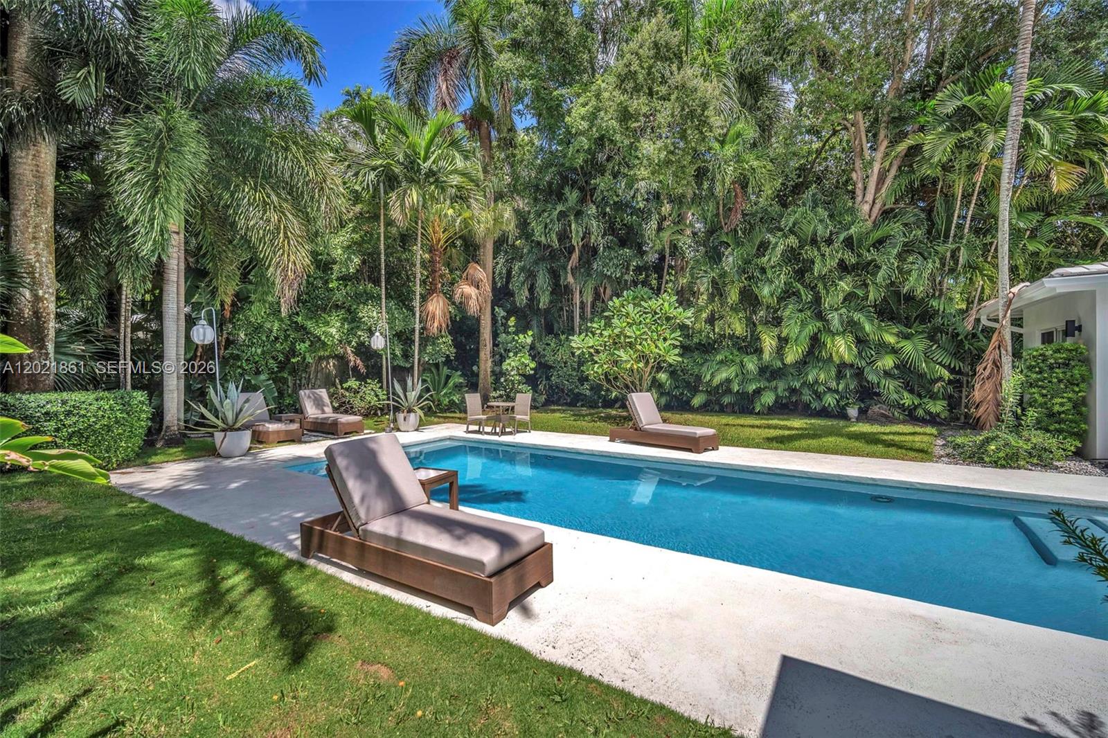 203 Ridgewood Rd