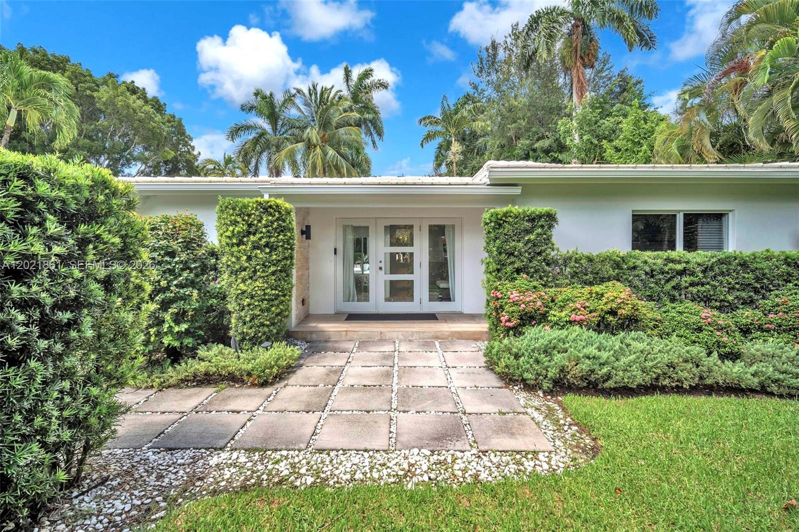 203 Ridgewood Rd