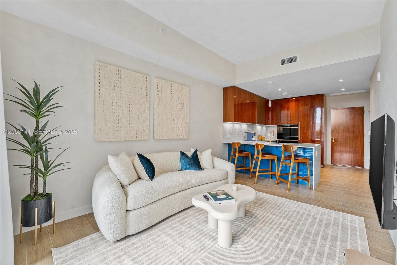 2678 Tigertail Ave # 315