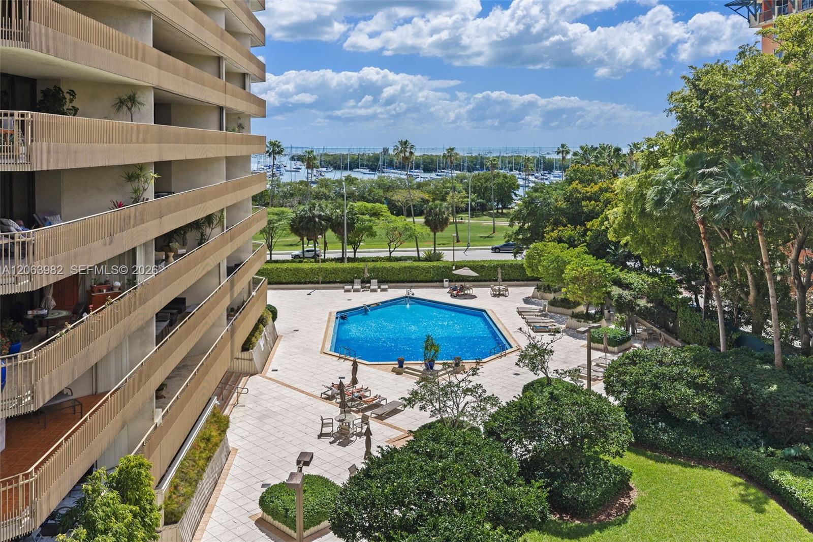 2901 S Bayshore Dr # 8E