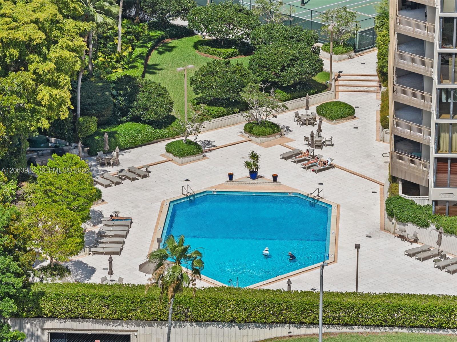 2901 S Bayshore Dr # 8E