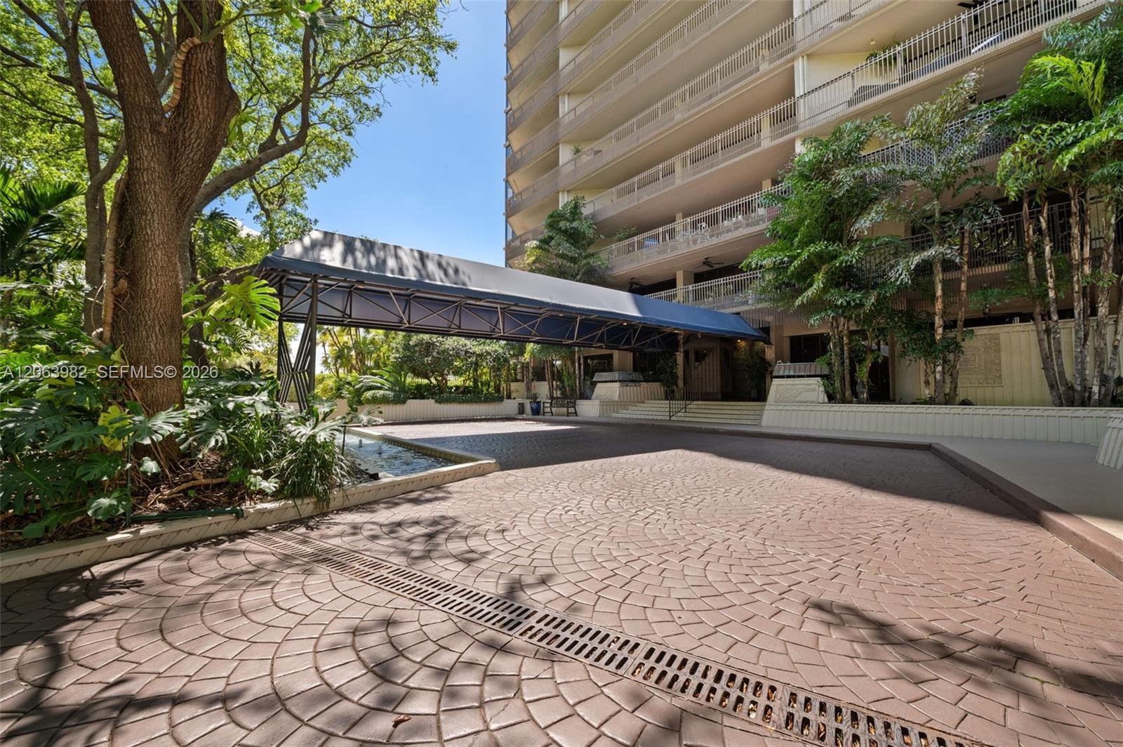 2901 S Bayshore Dr # 8E