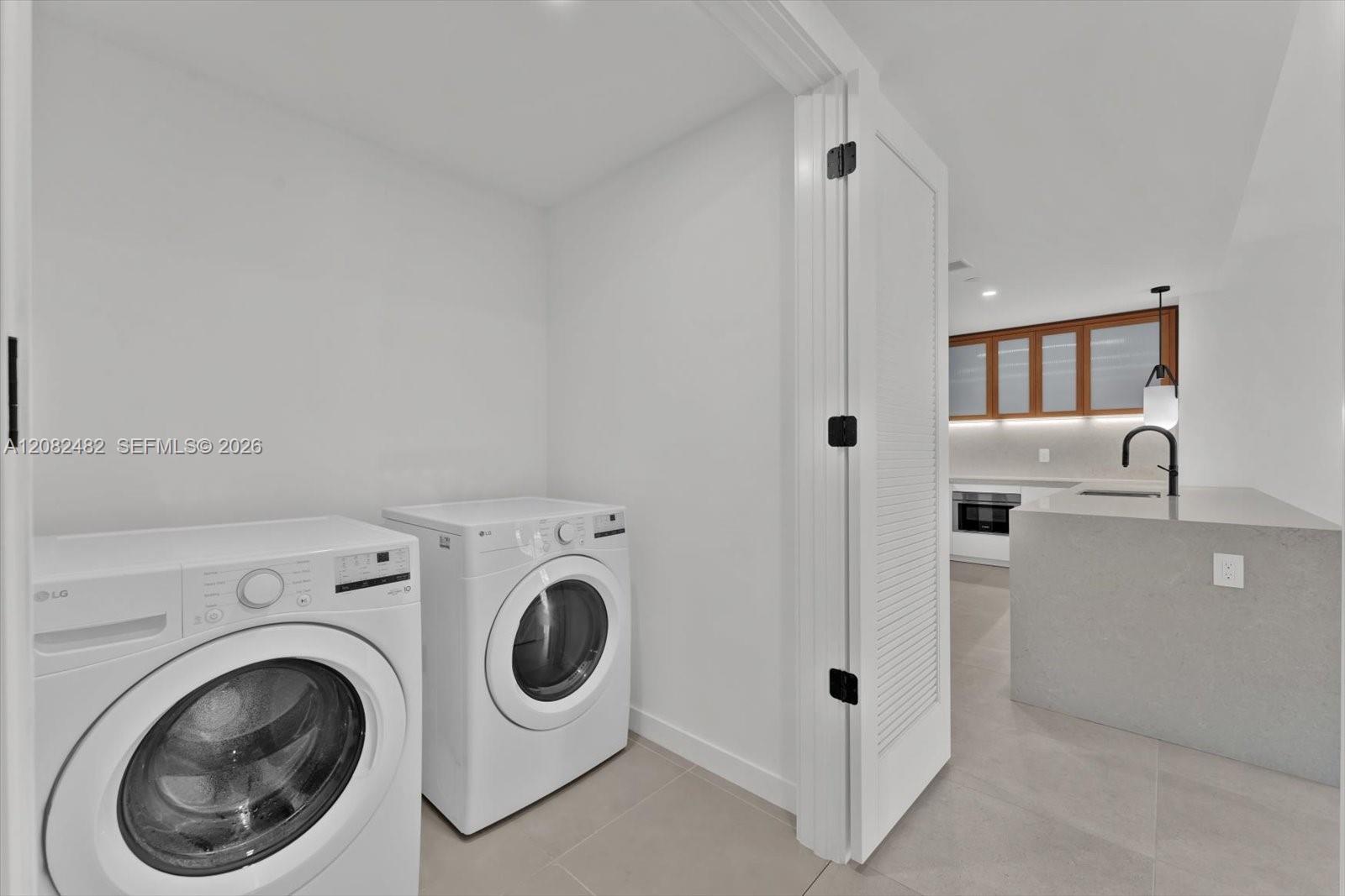 2200 Brickell Ave # 202