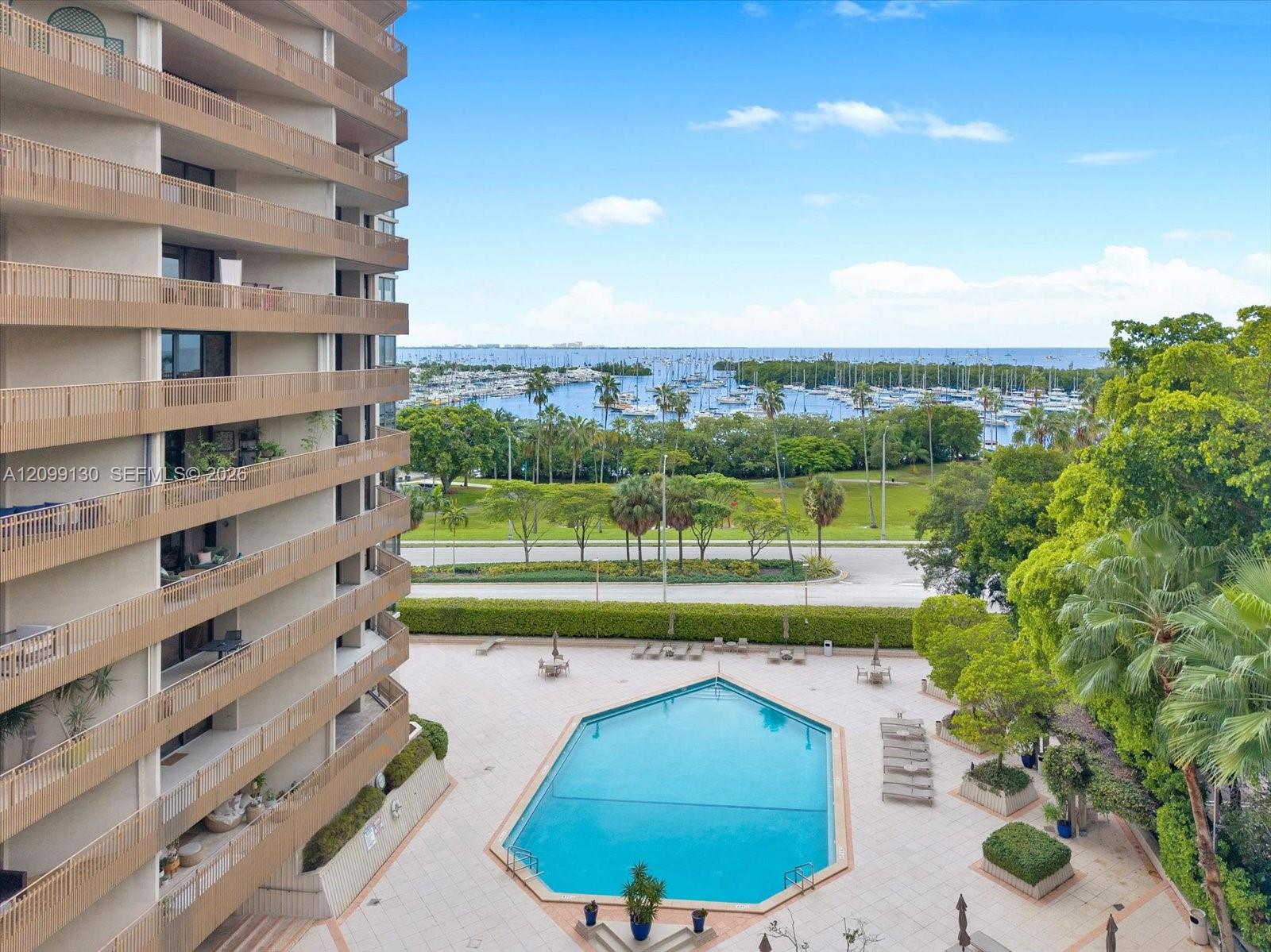 2901 S Bayshore Dr # 8E