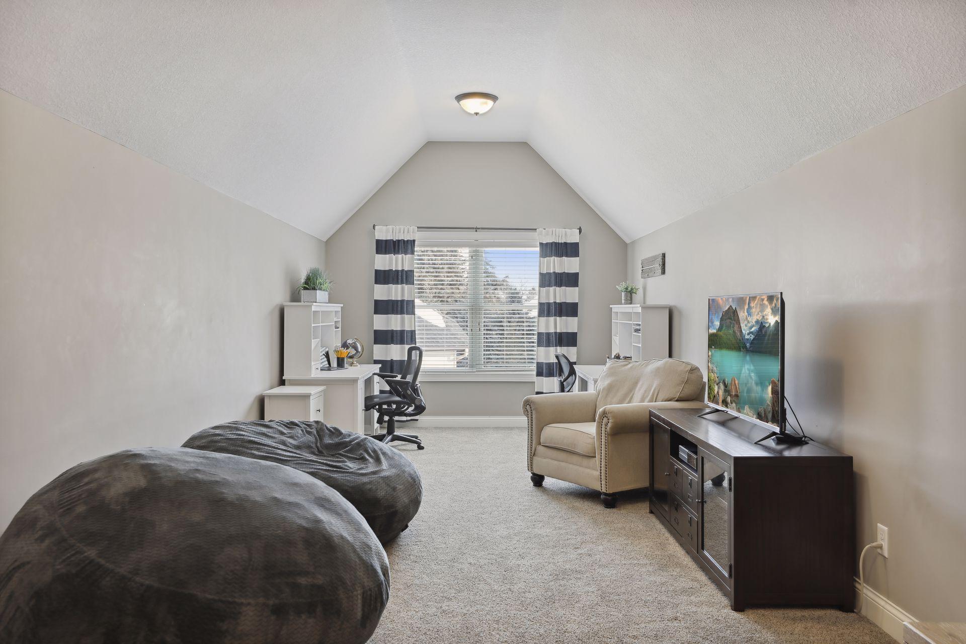 6707 Highland Hills Lane S