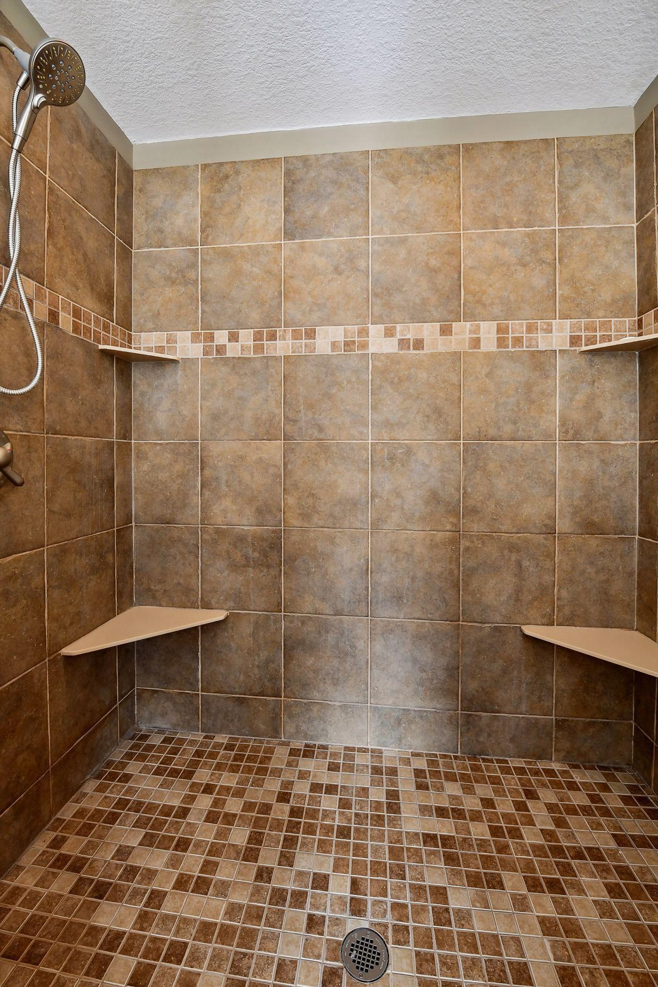 7261 Tamarack Trail