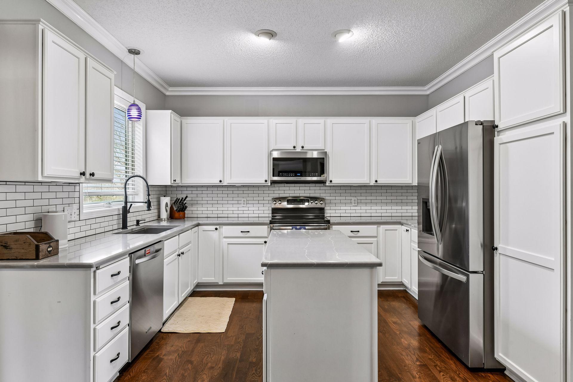 1944 Creek View Court