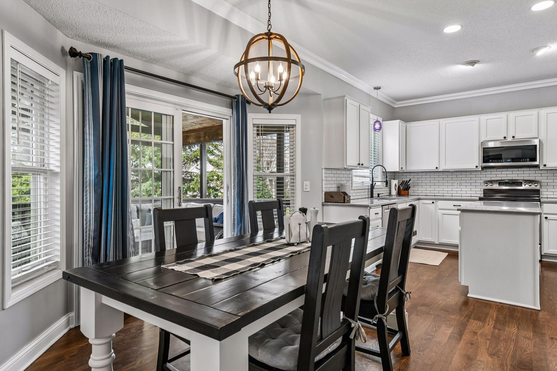 1944 Creek View Court