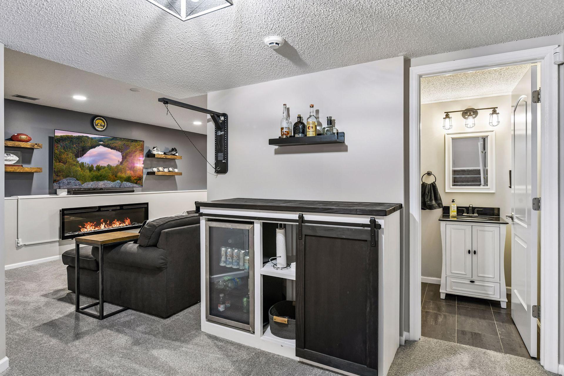 1944 Creek View Court