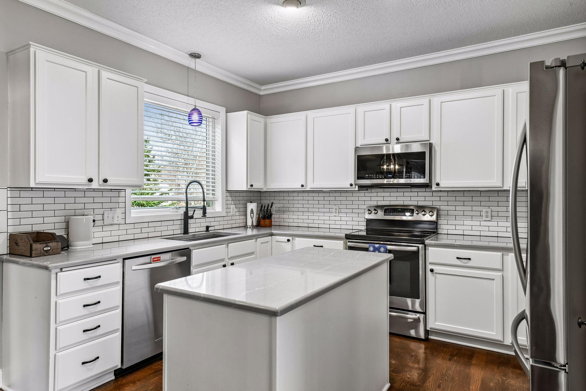 1944 Creek View Court