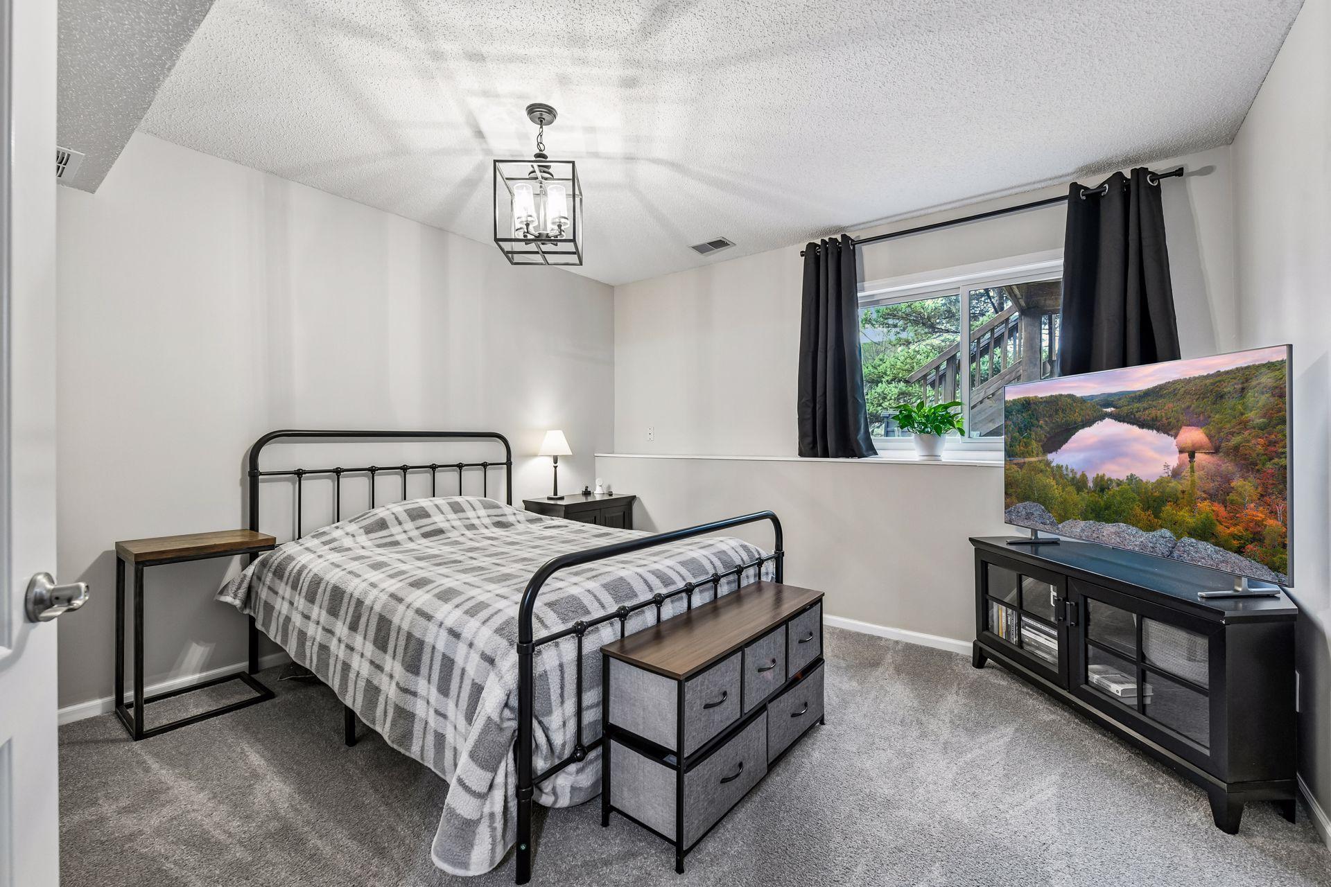 1944 Creek View Court