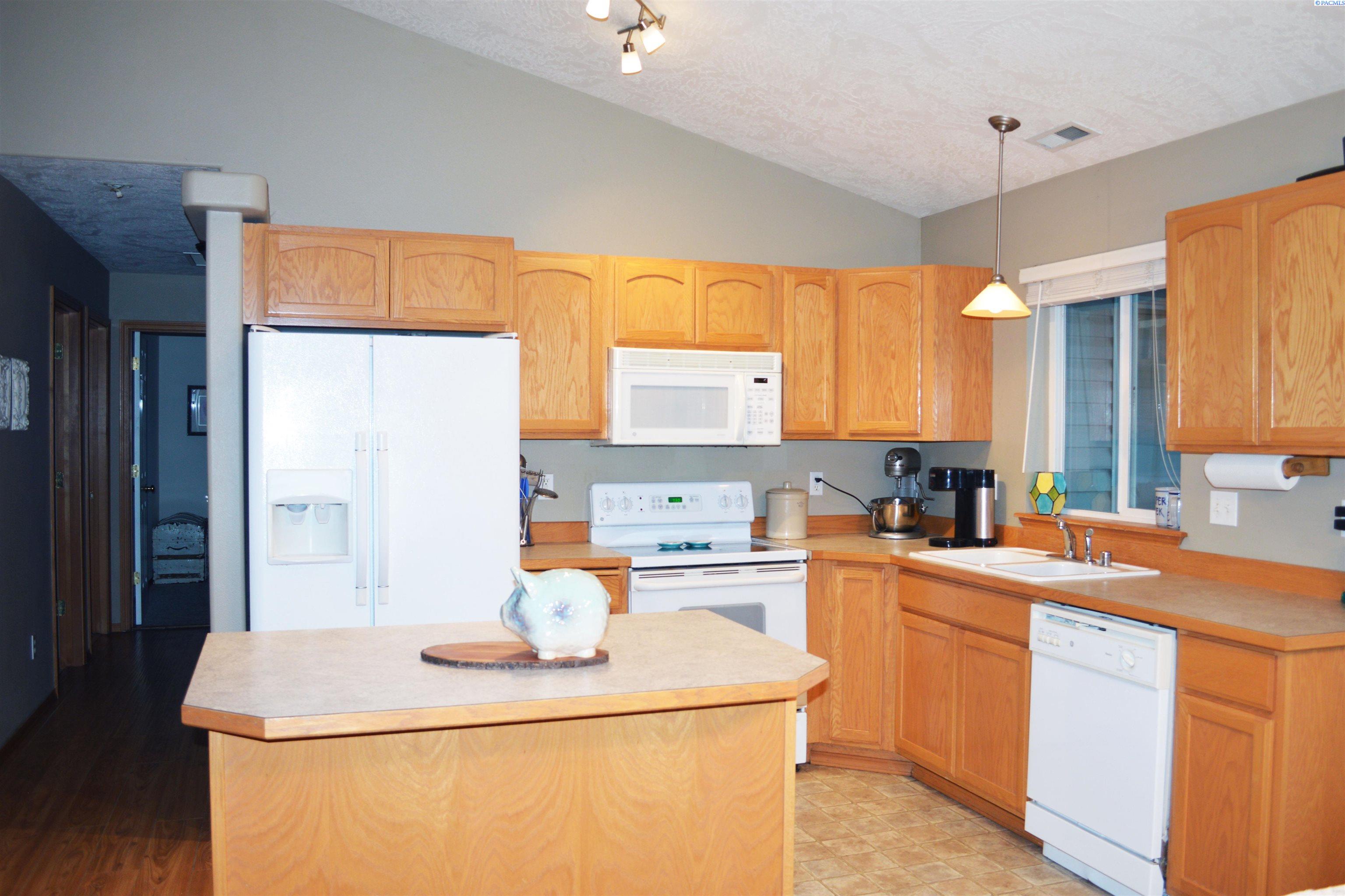 7820 White Bluffs Ct.