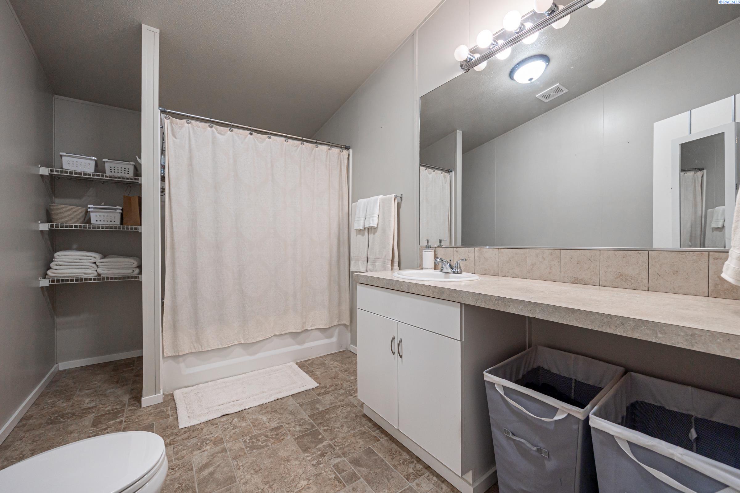 4713 W Grand Ronde Ave.