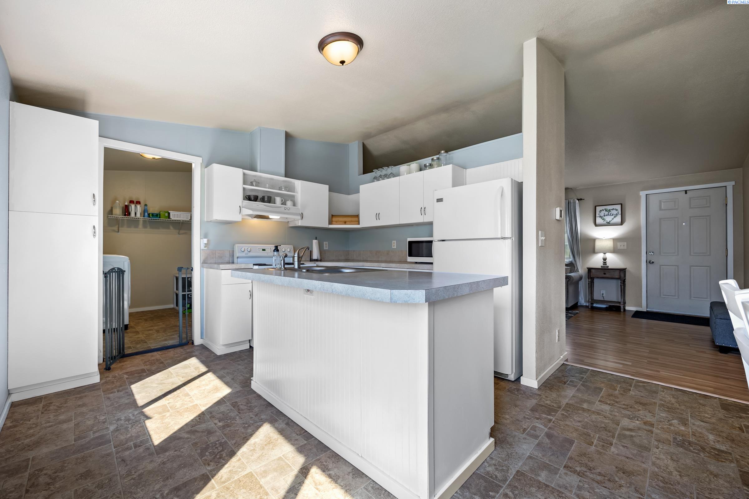 4713 W Grand Ronde Ave.