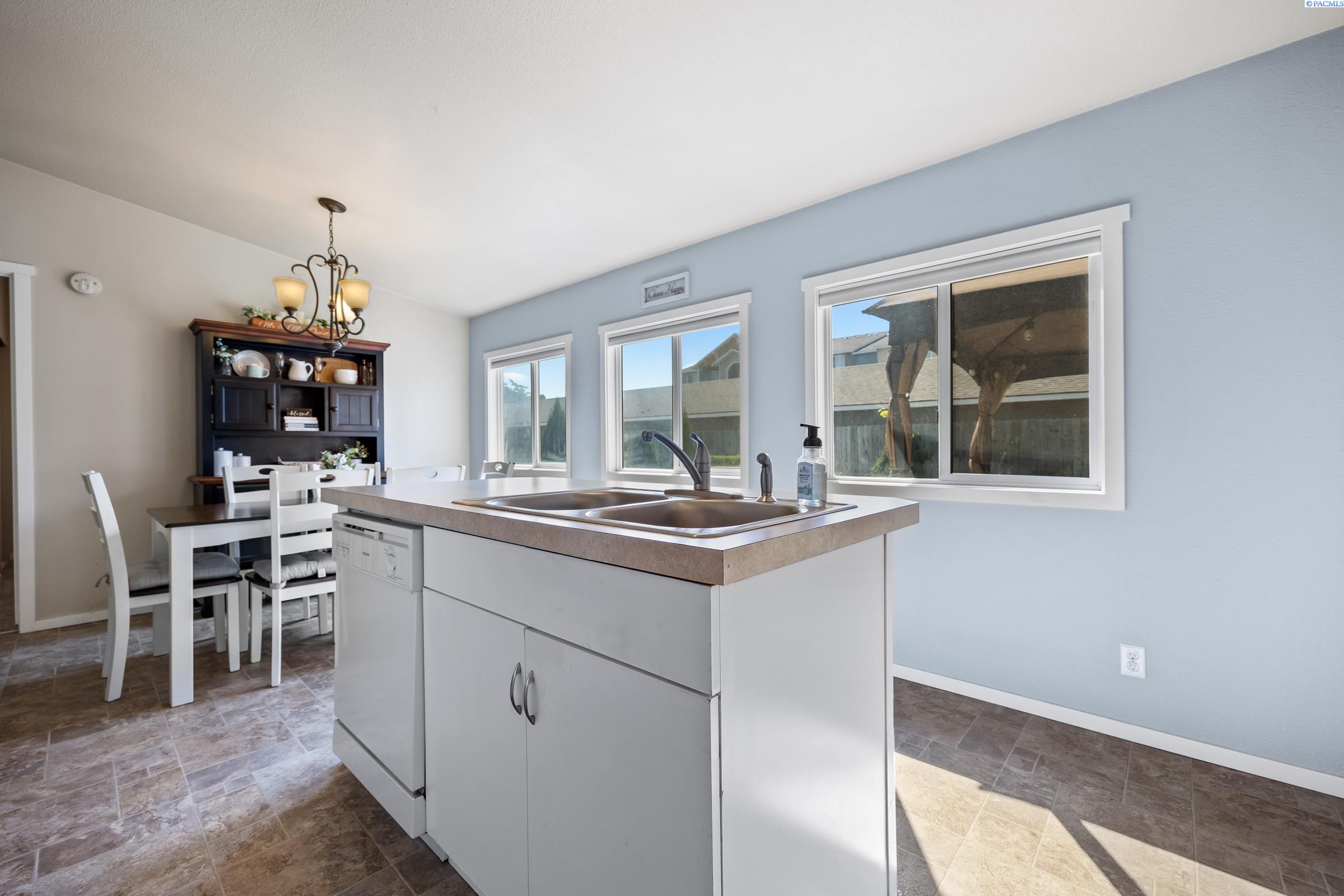 4713 W Grand Ronde Ave.