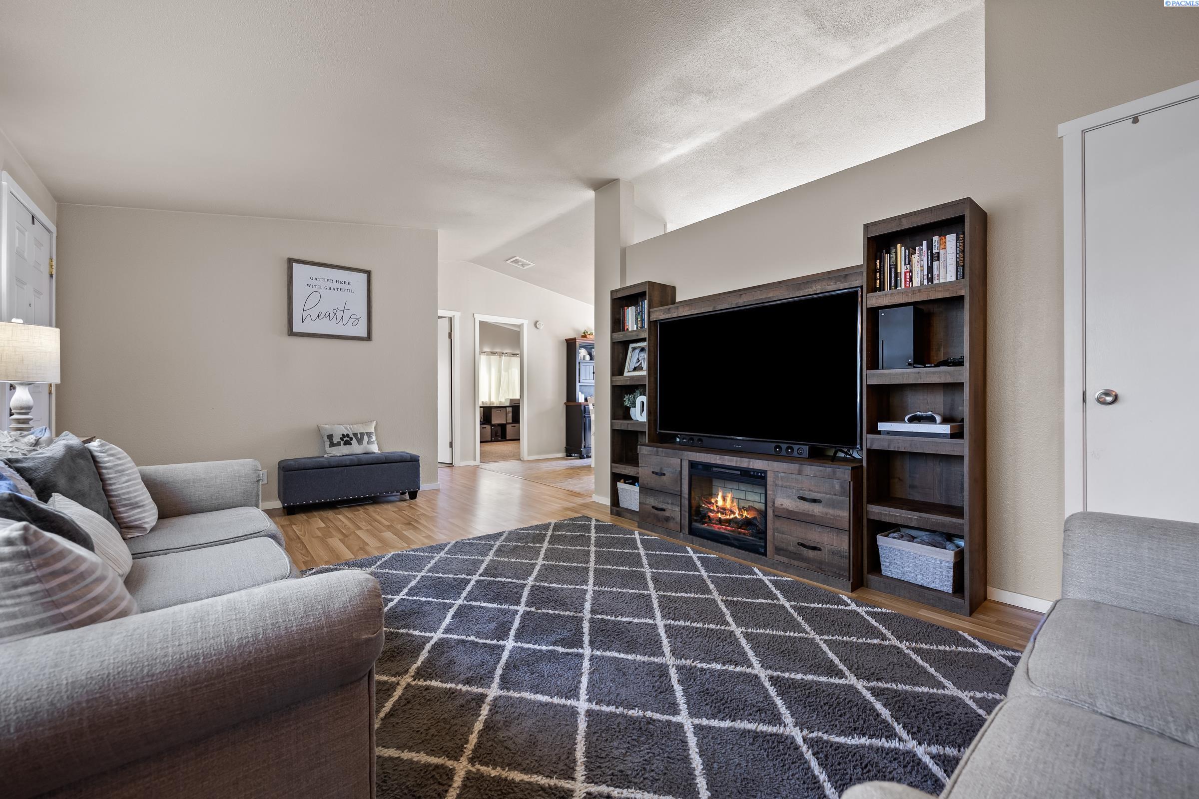 4713 W Grand Ronde Ave.