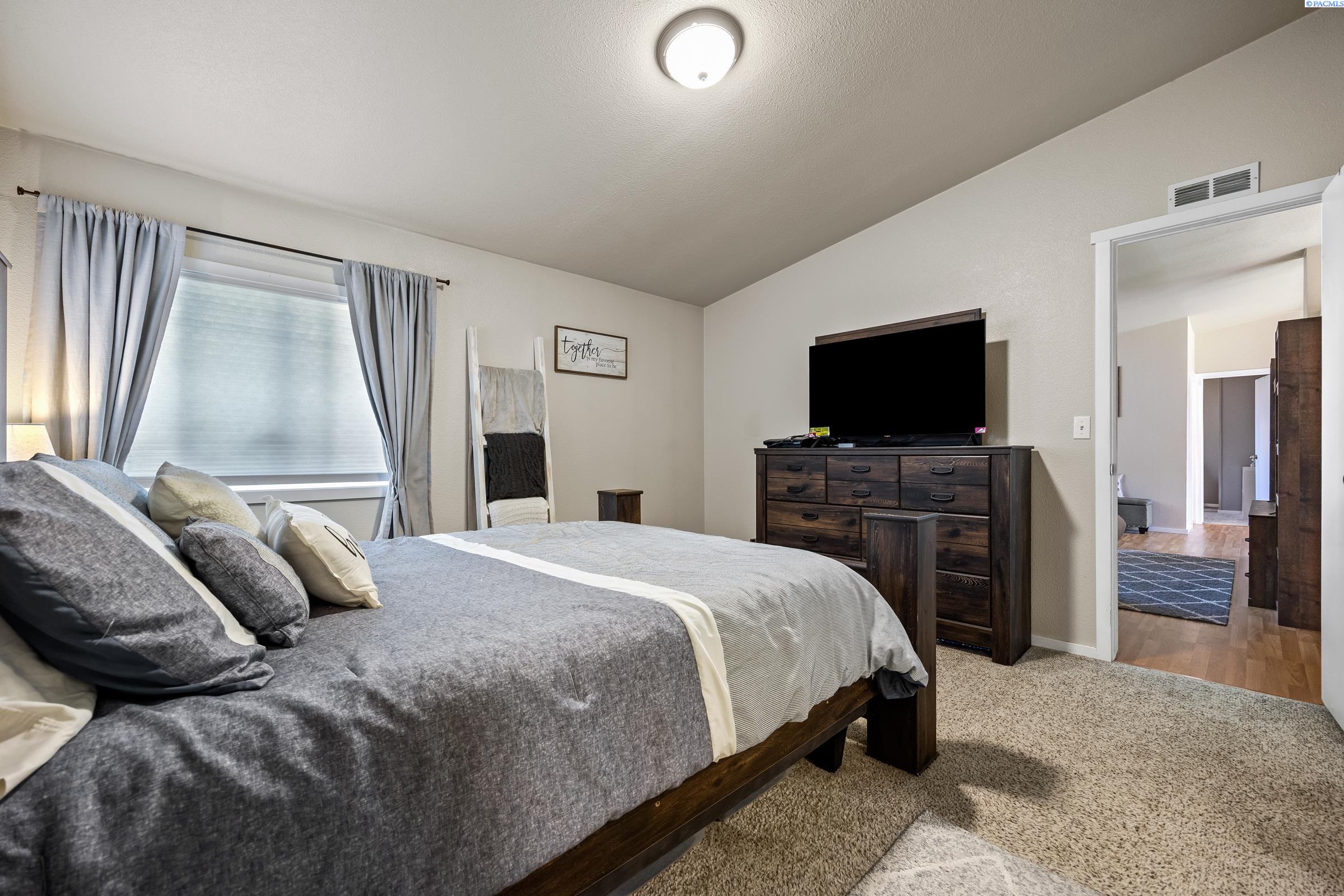 4713 W Grand Ronde Ave.