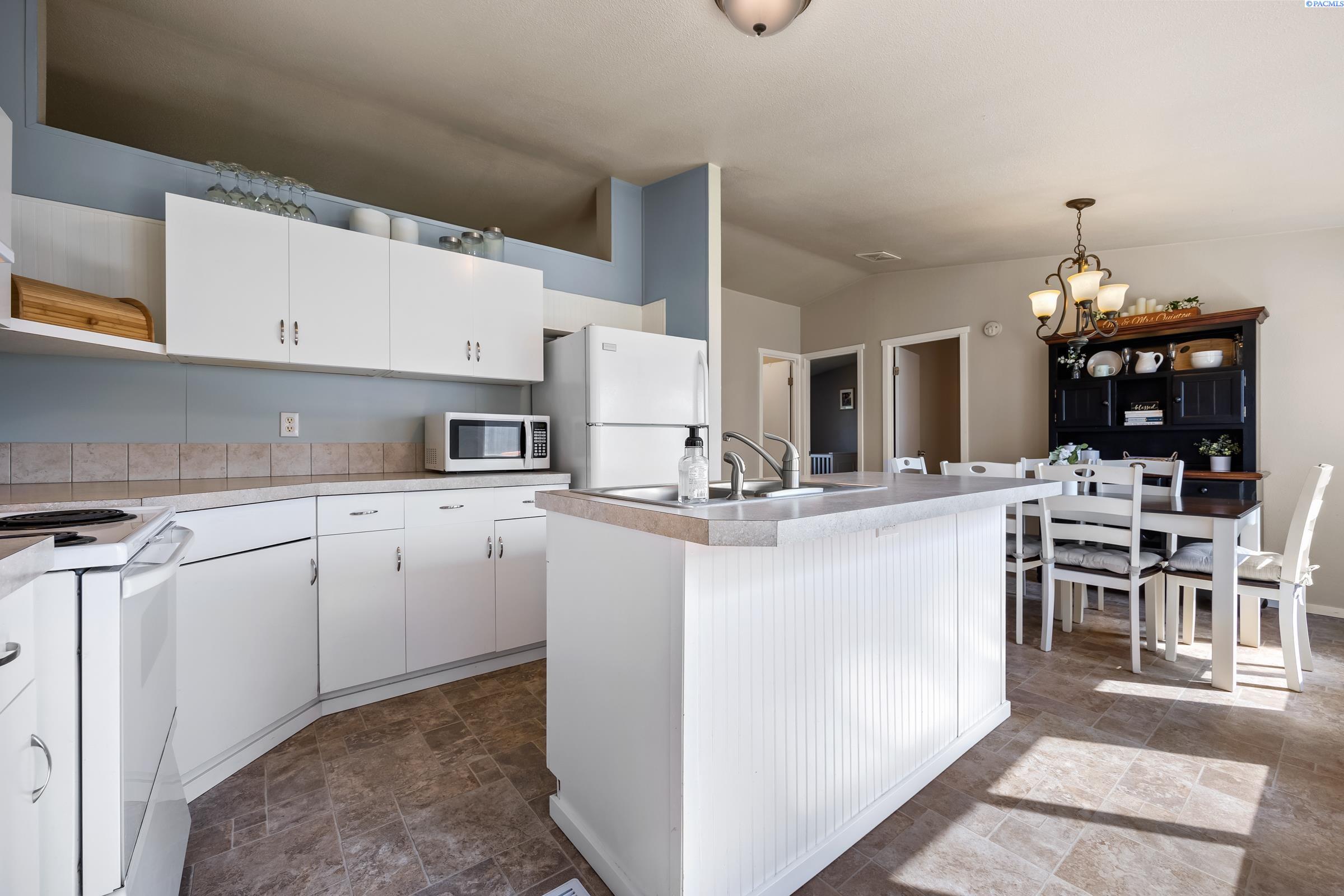 4713 W Grand Ronde Ave.