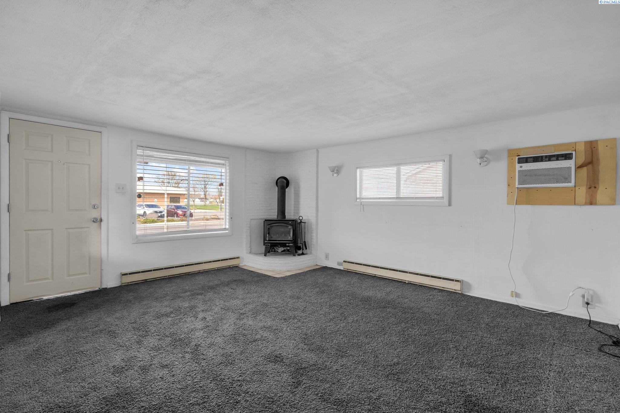 618 Snow Ave