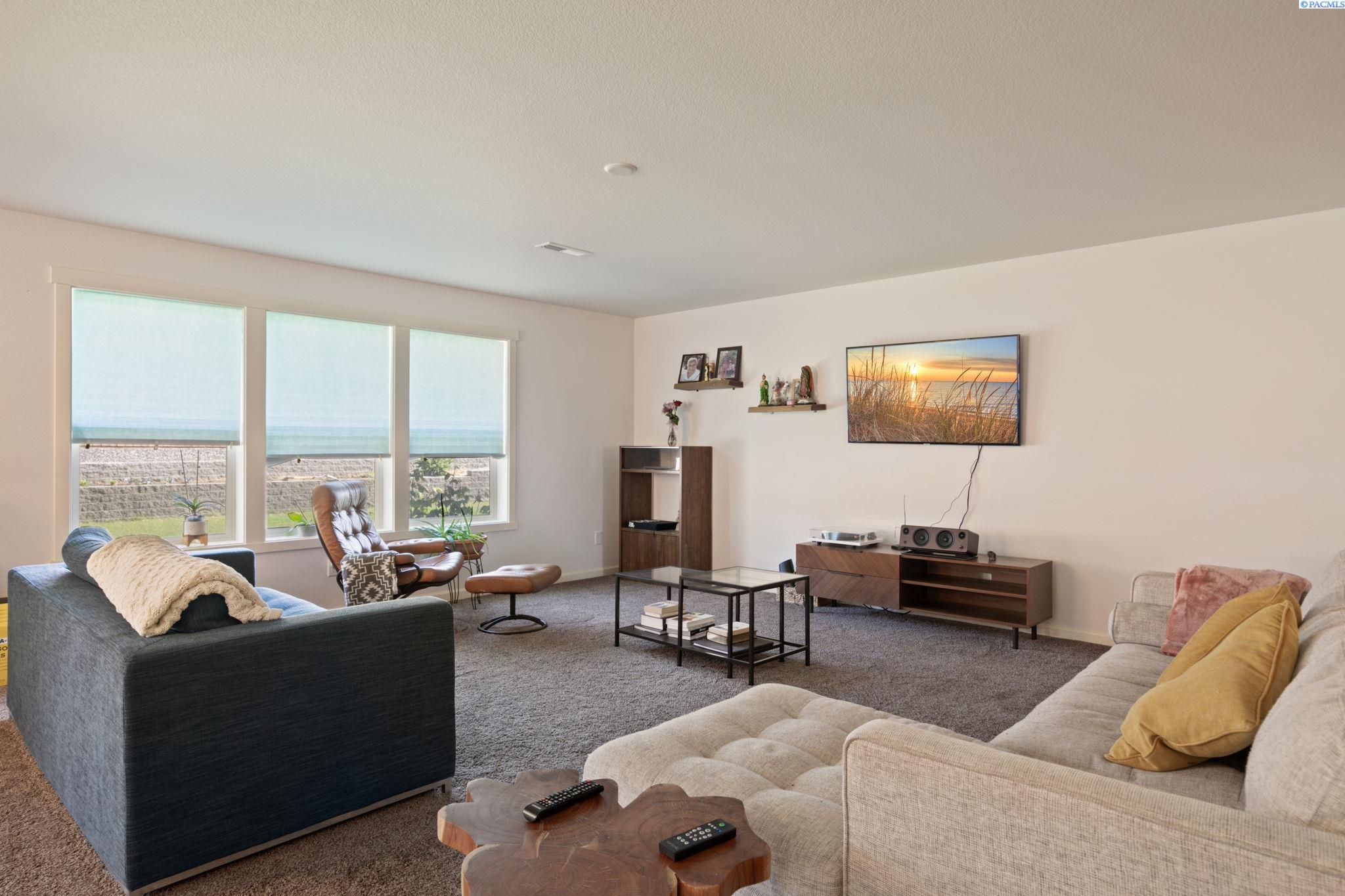 5215 Nashville Drive