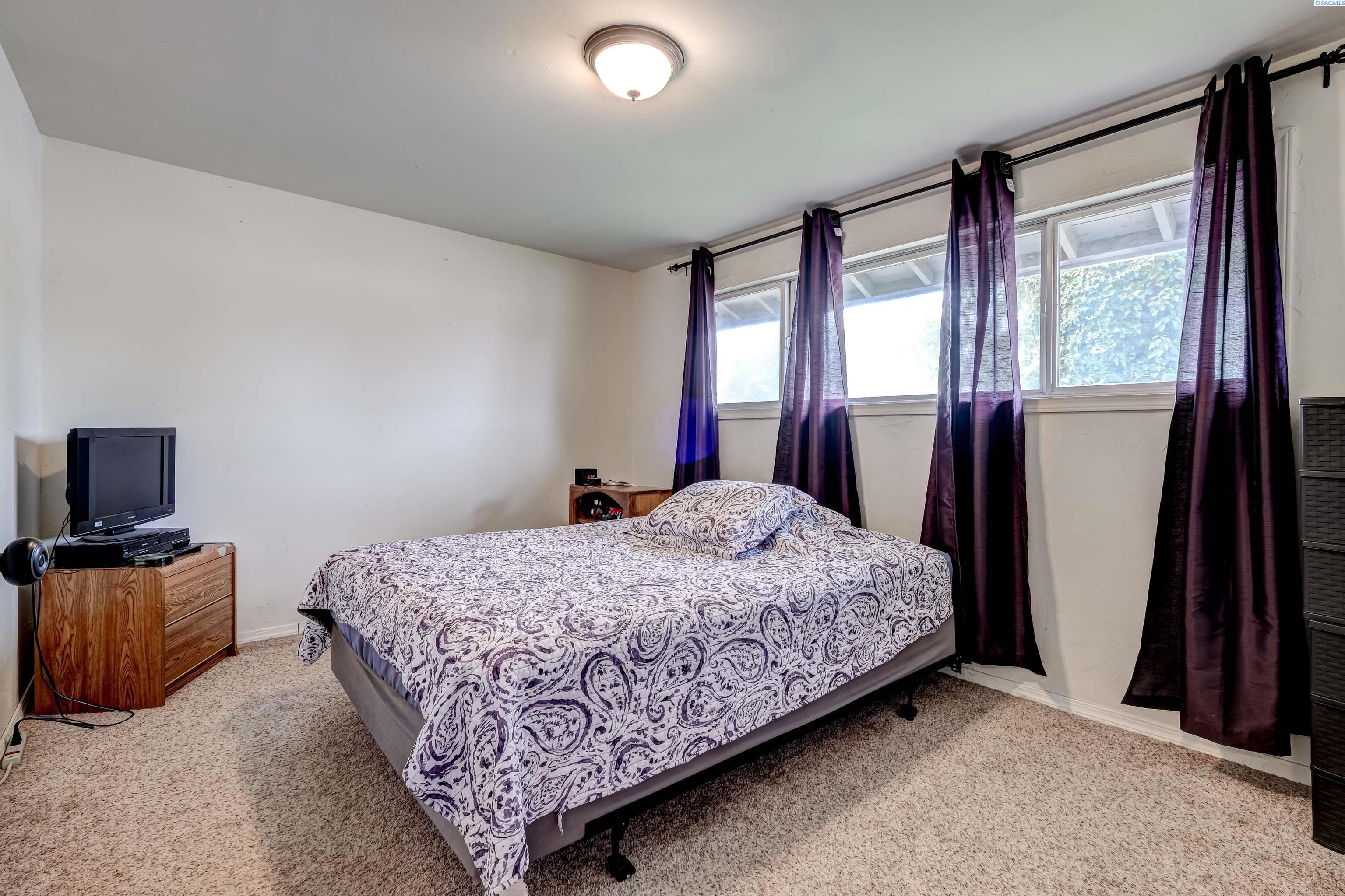 1318 W 3rd