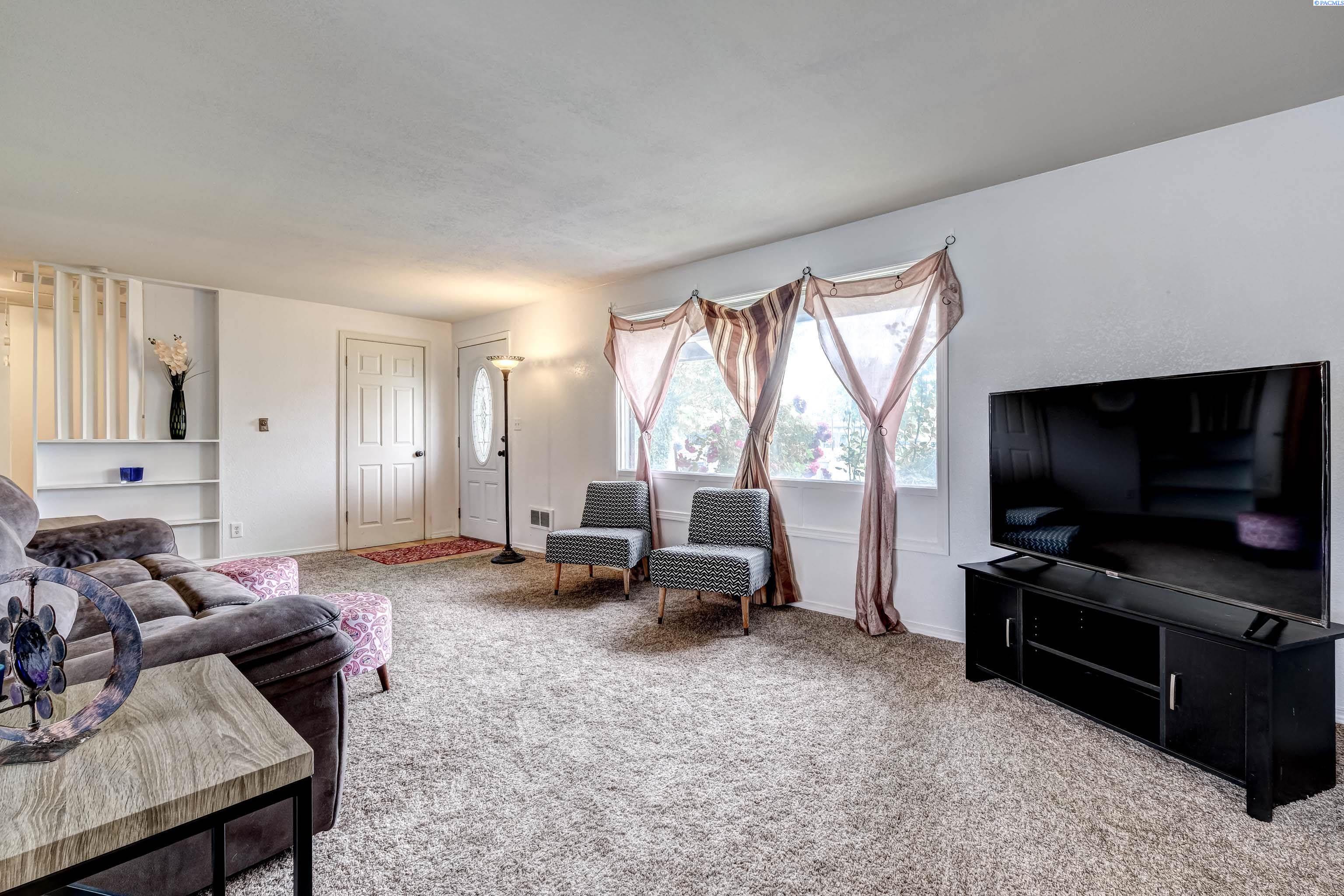 1318 W 3rd