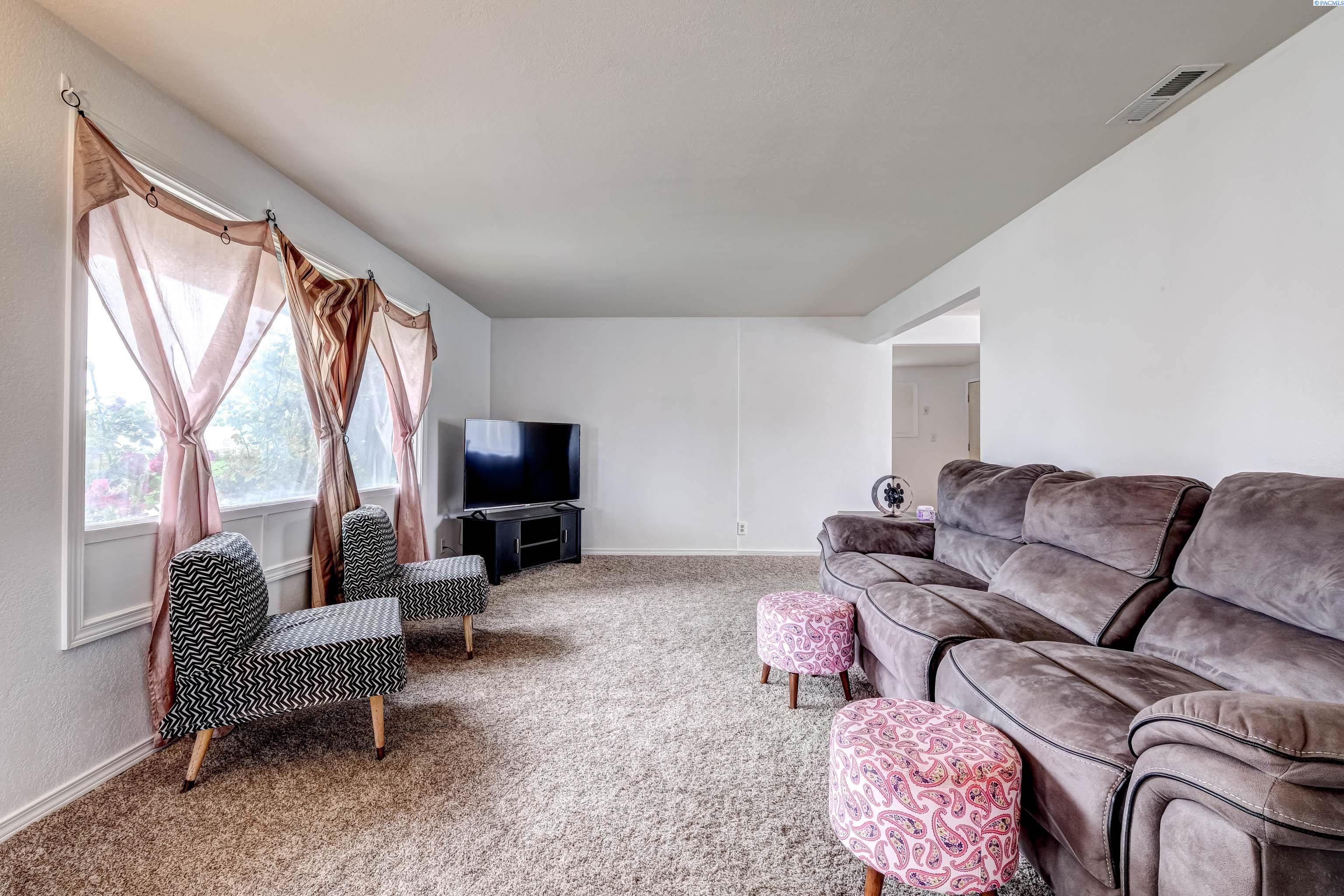 1318 W 3rd