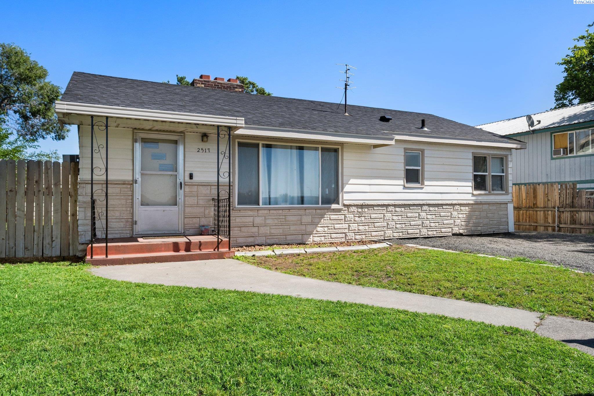 2517 W Marie St