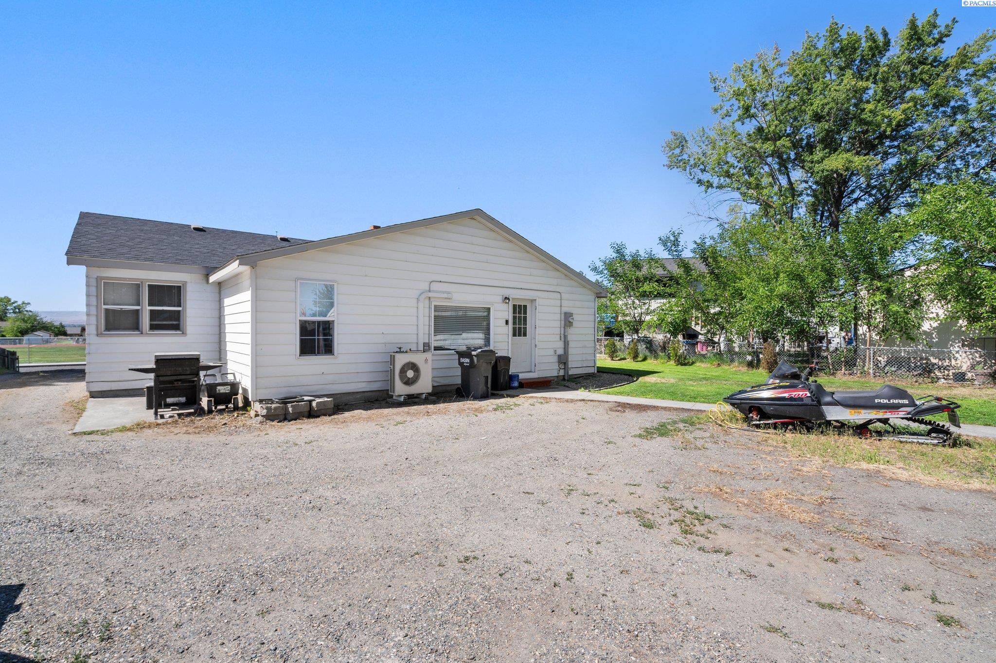 2517 W Marie St