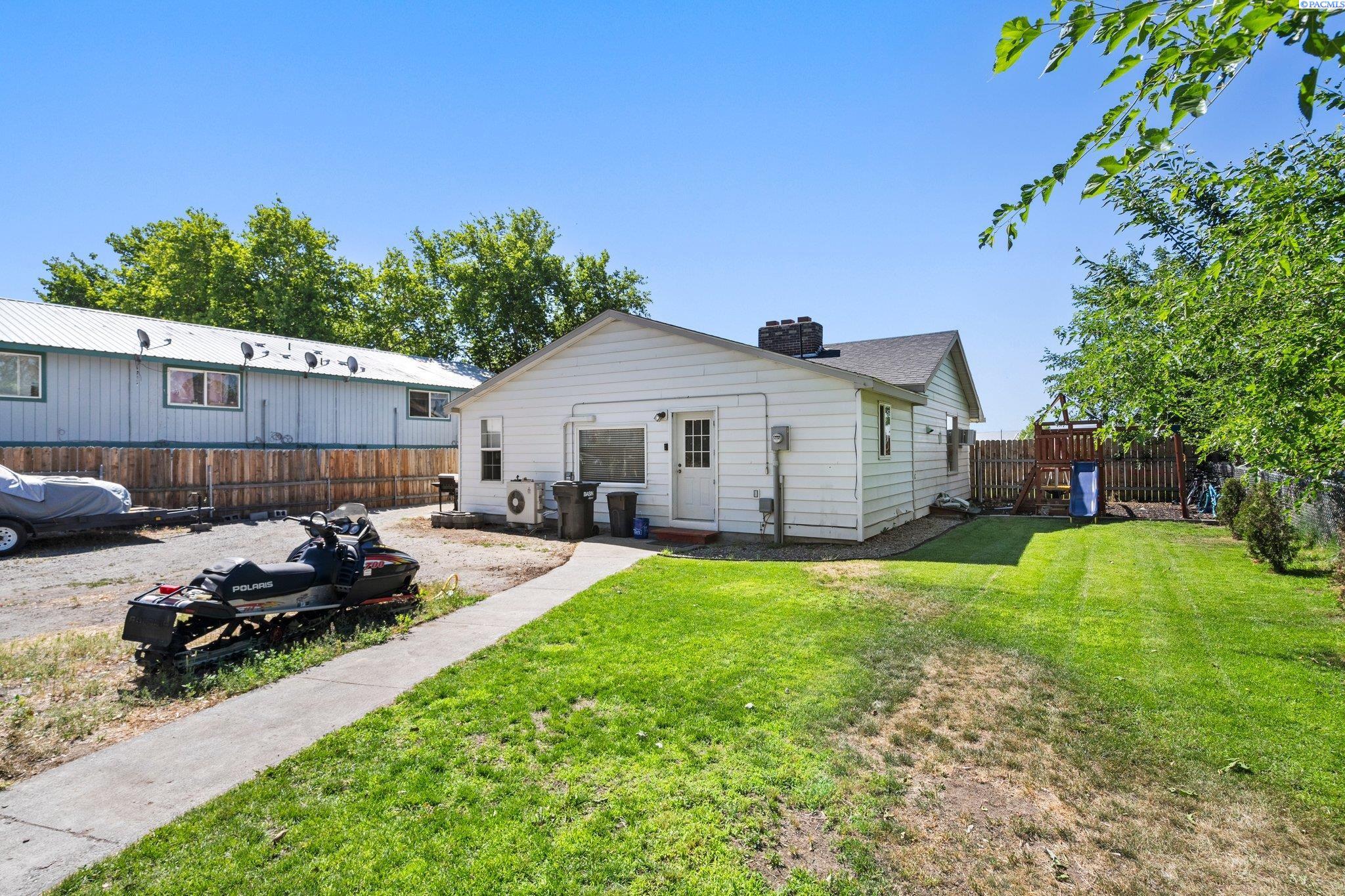 2517 W Marie St