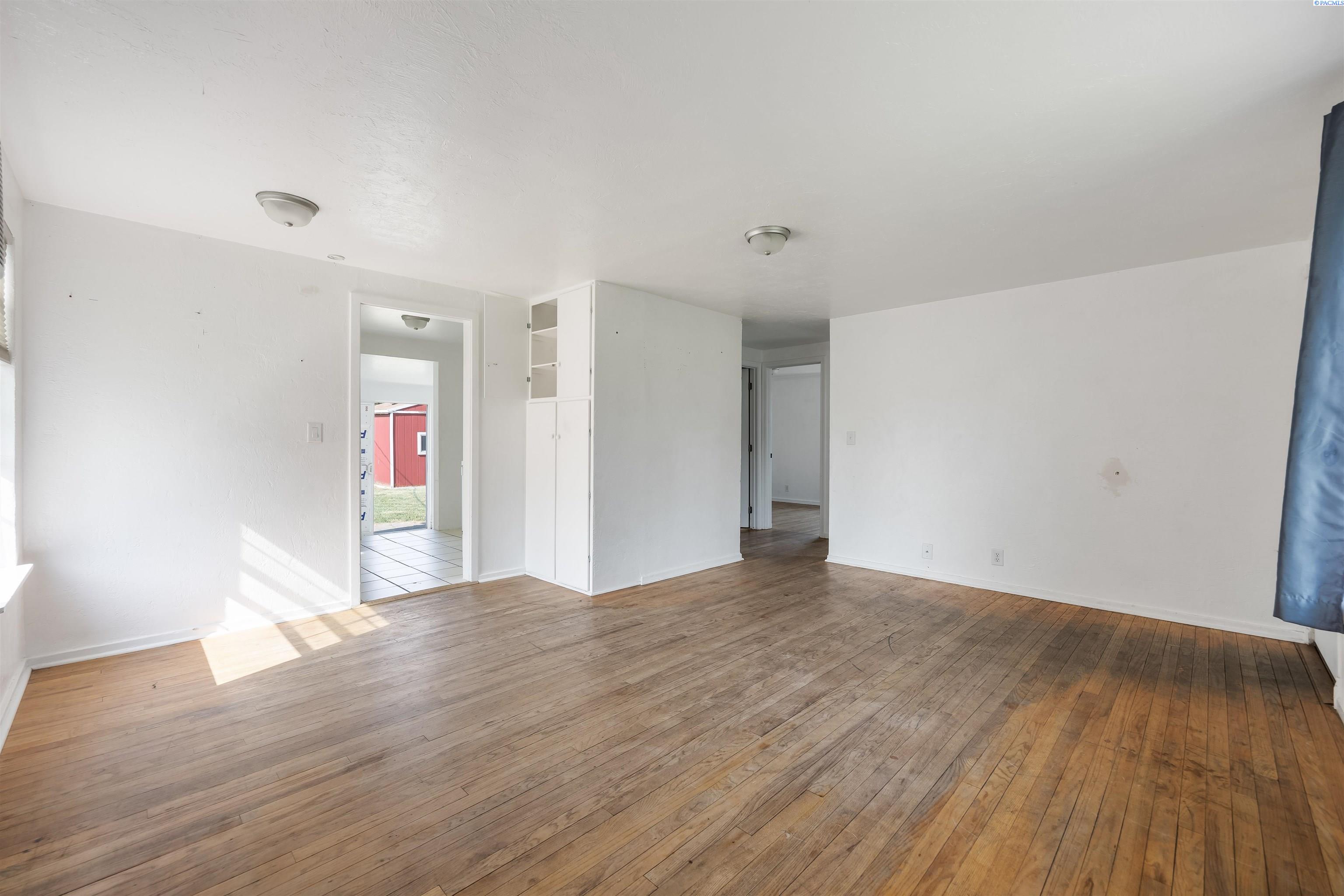 2306 W 4th pl