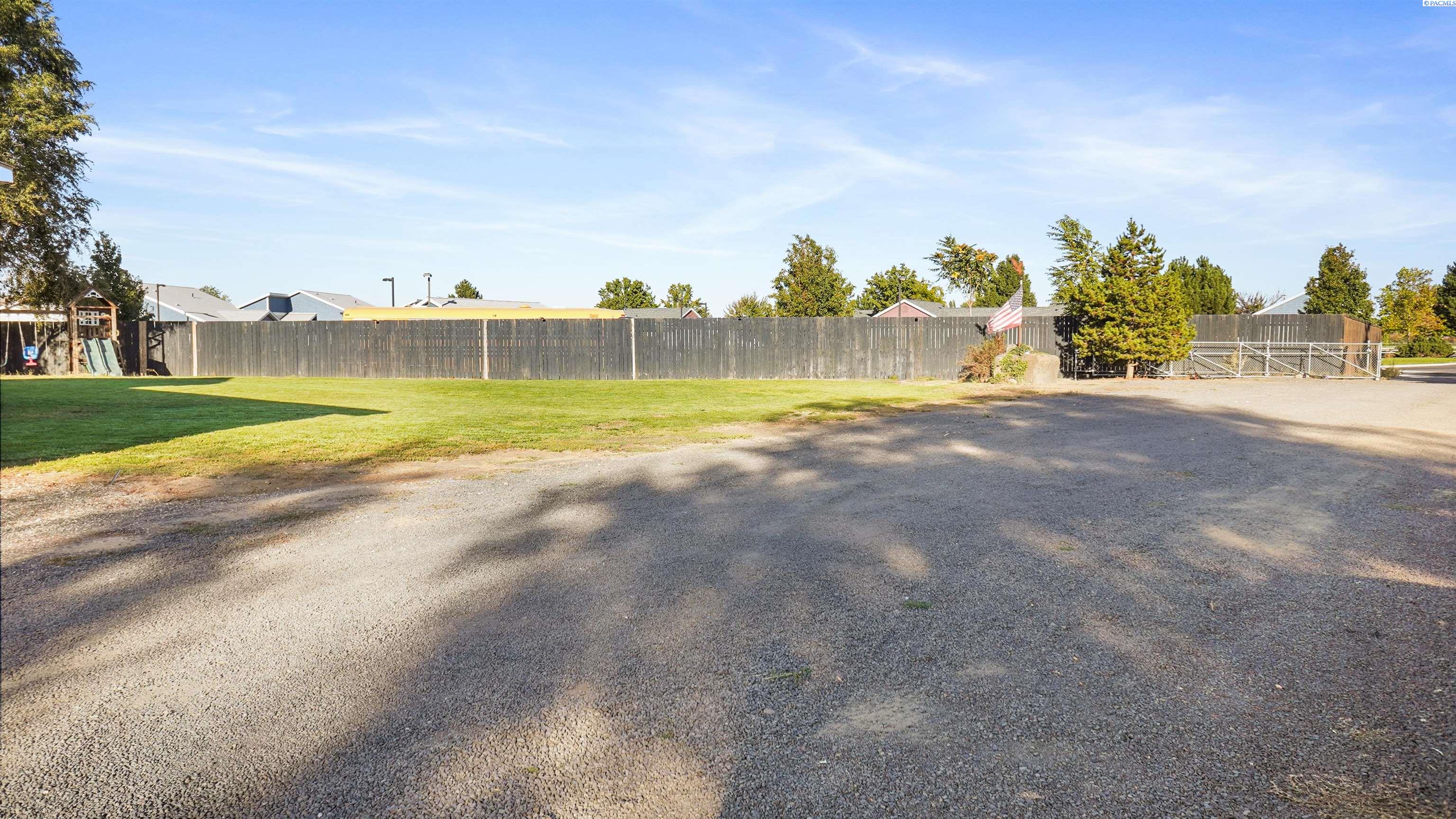 2220 W Sielaff Lane