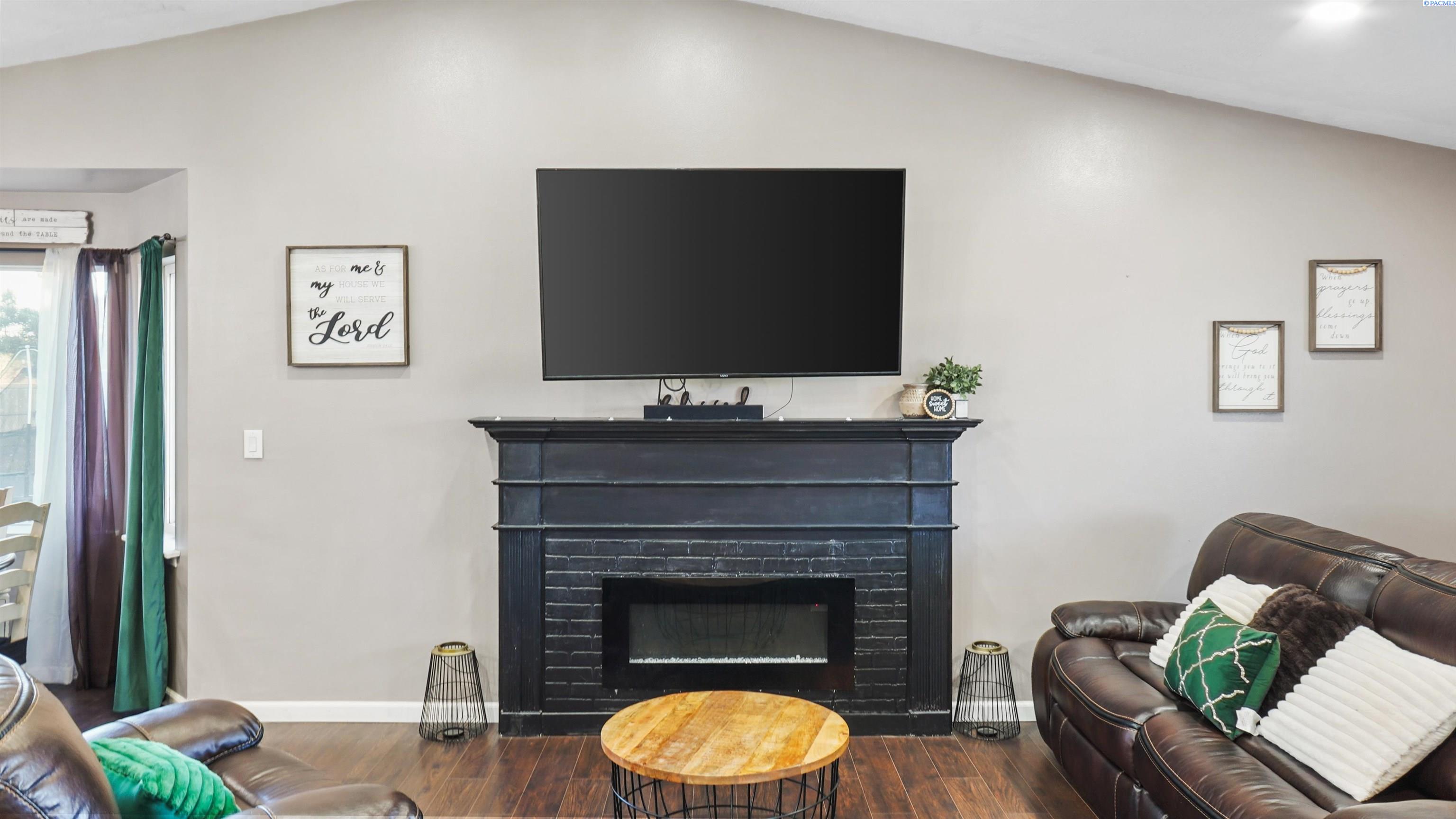 2220 W Sielaff Lane