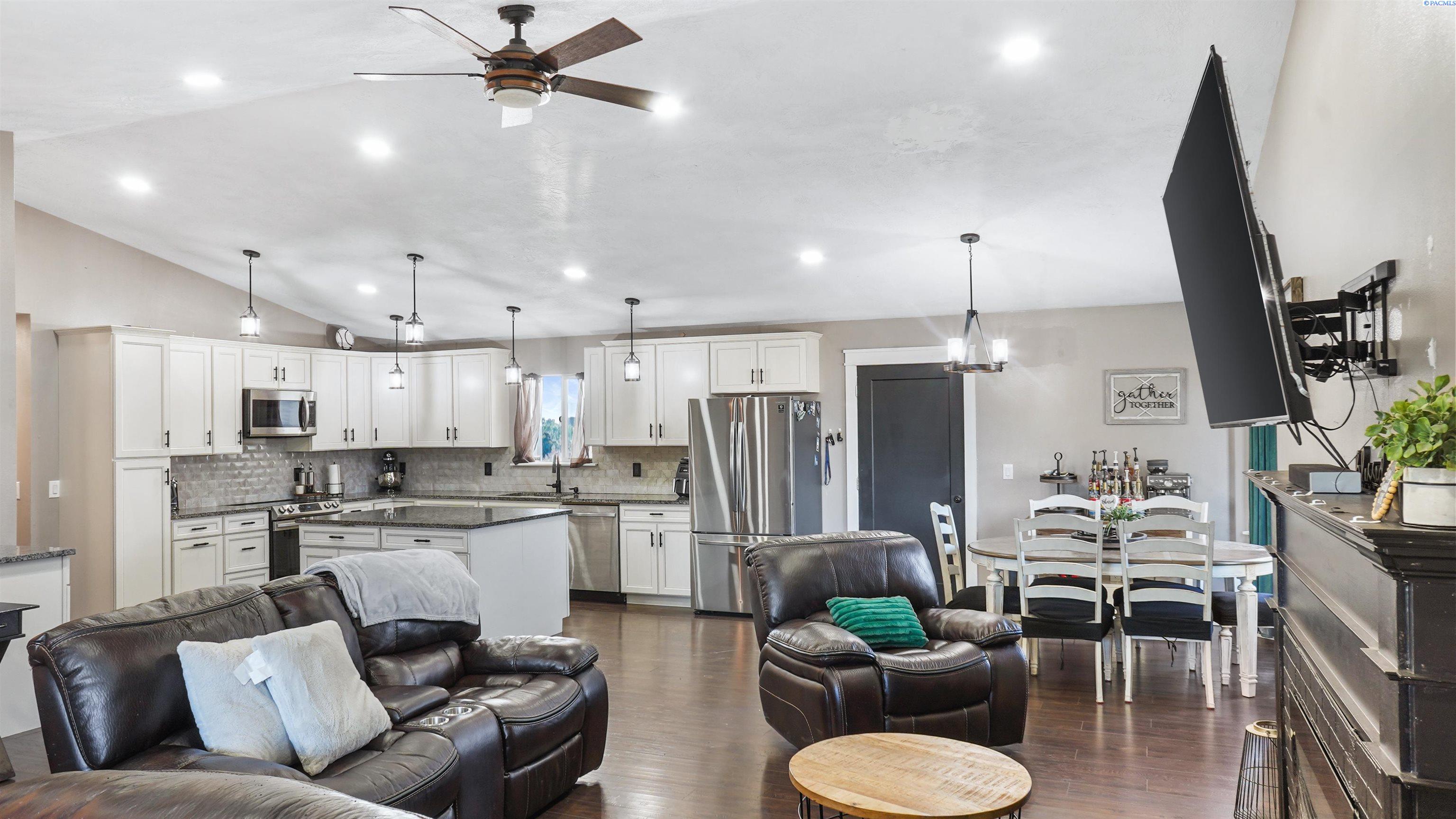 2220 W Sielaff Lane