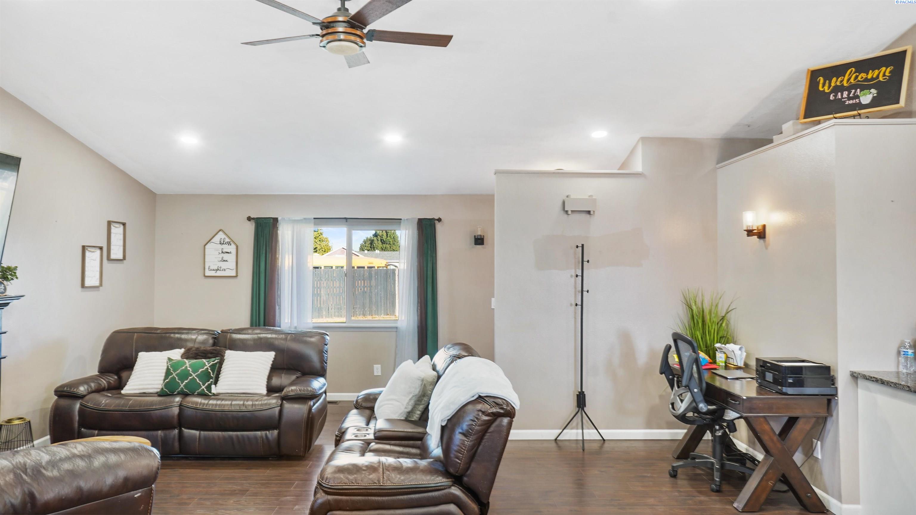 2220 W Sielaff Lane