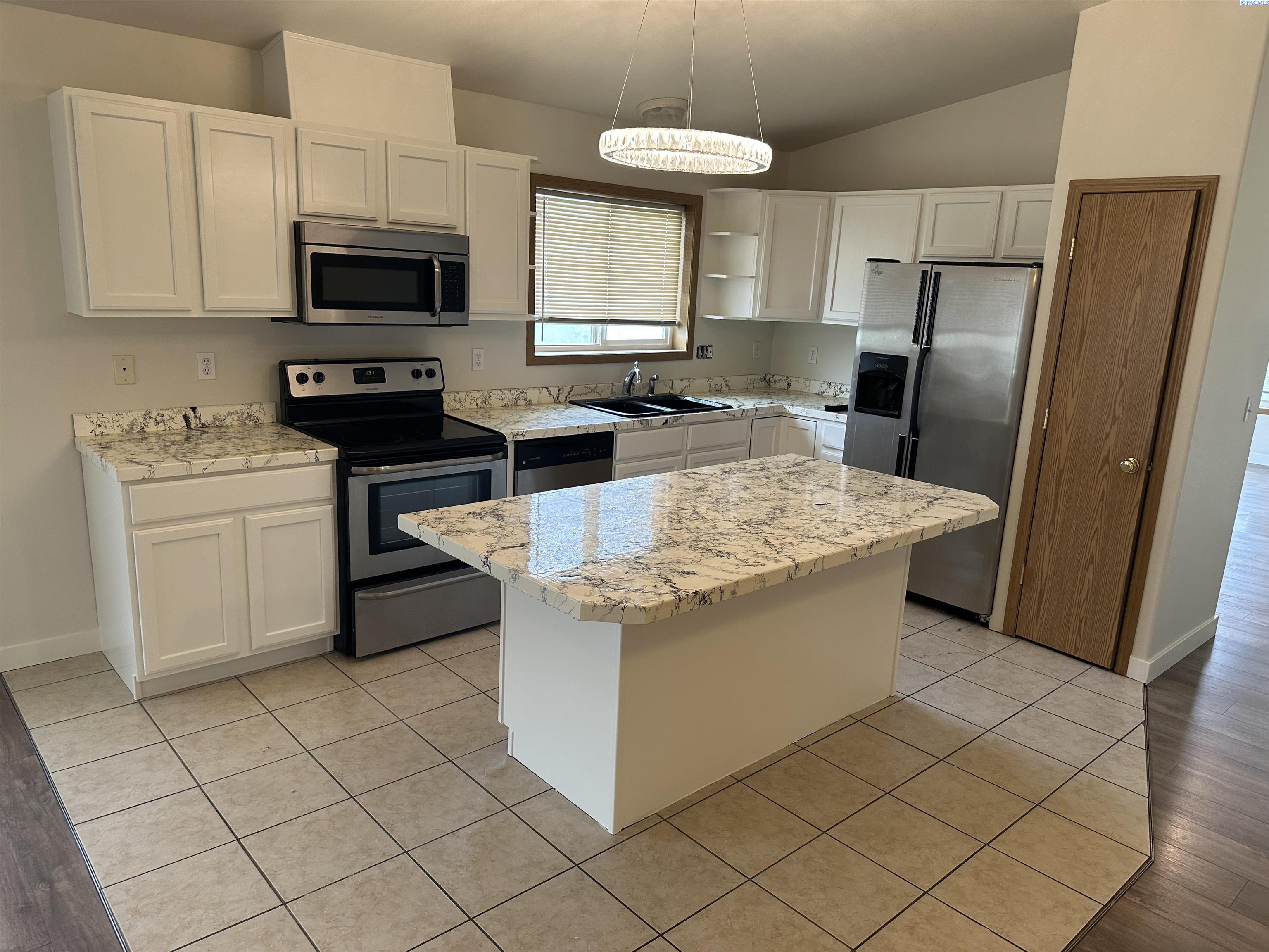 606 S Huntington Place