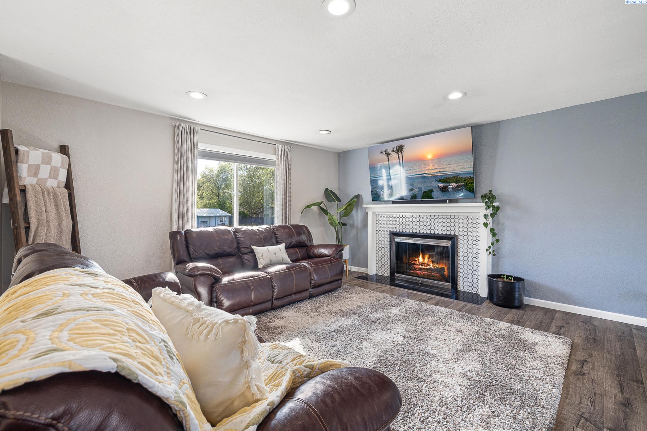 800 W 40th Pl