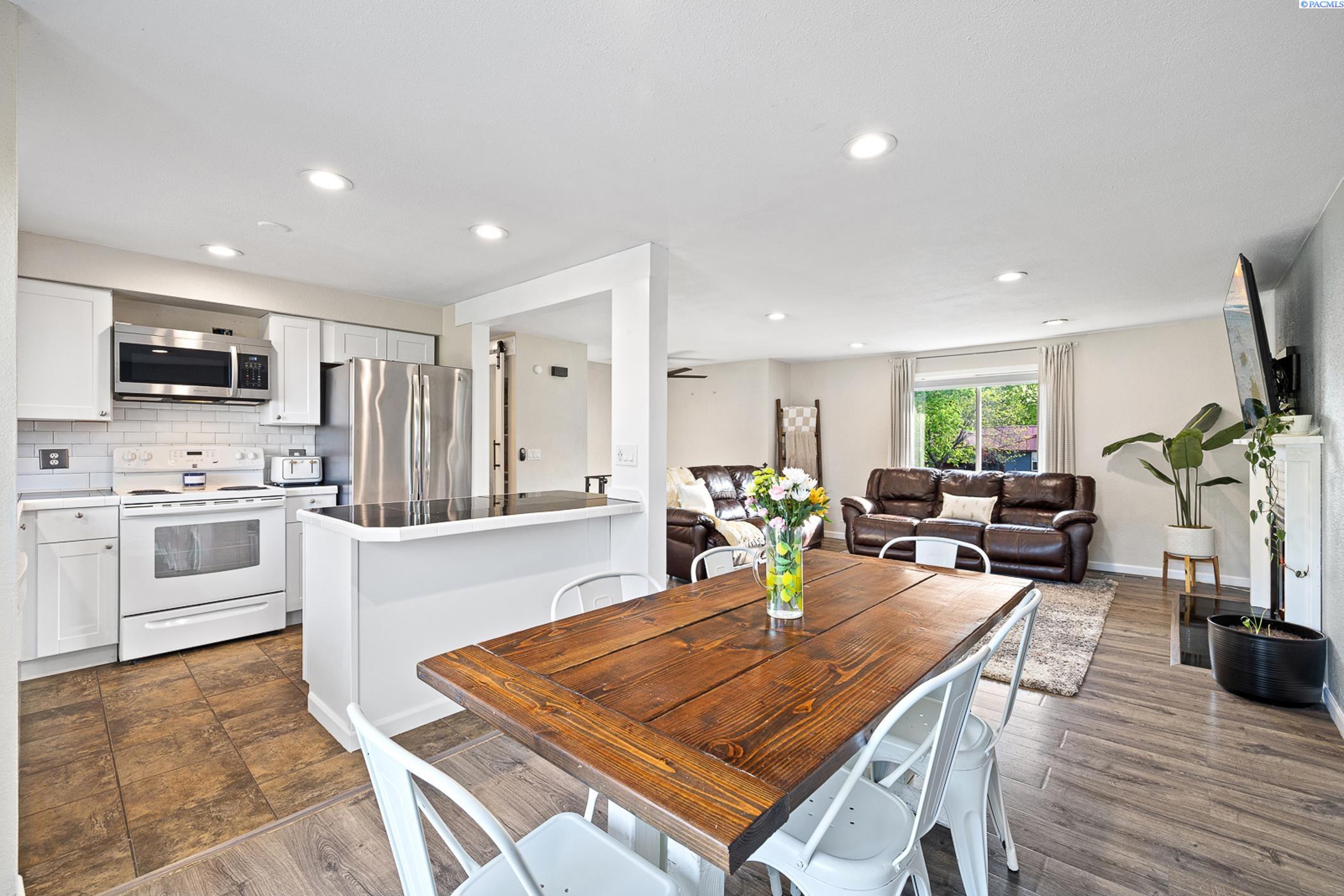 800 W 40th Pl
