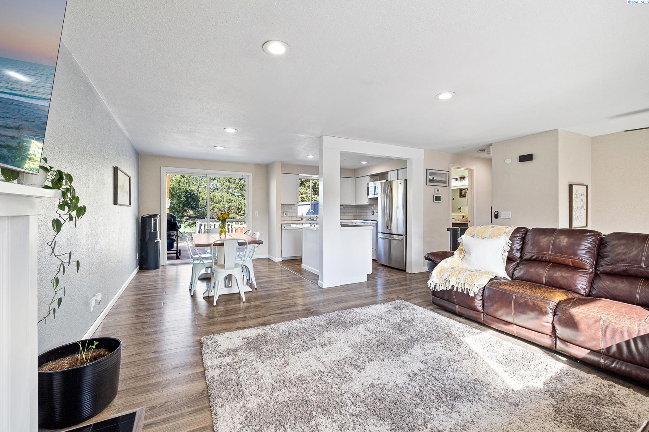800 W 40th Pl