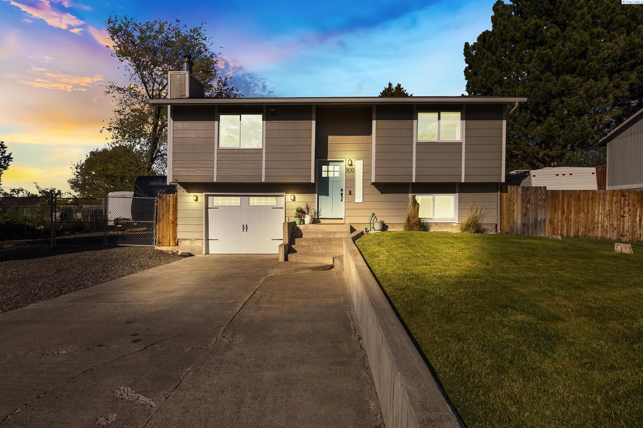 800 W 40th Pl