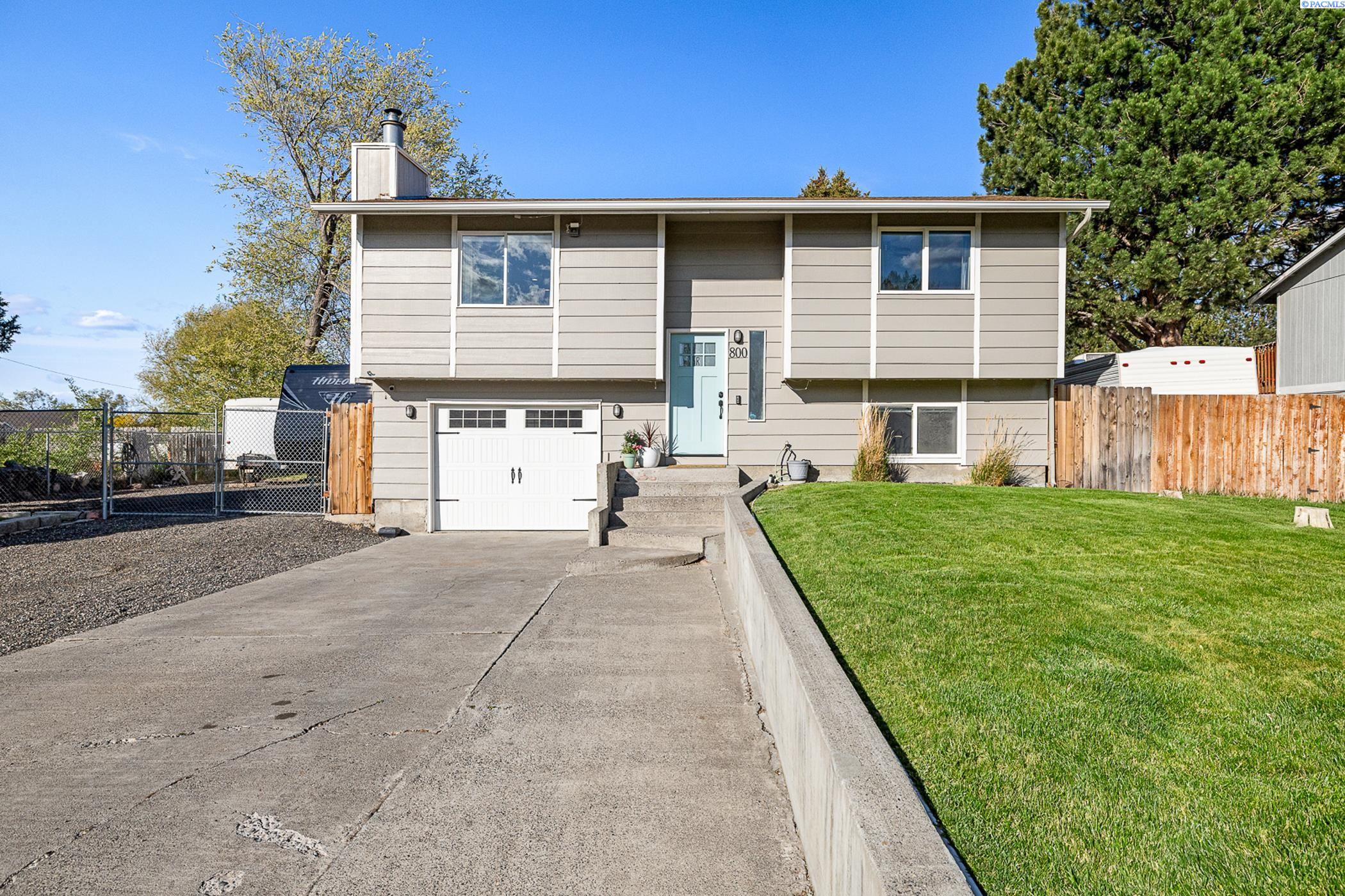 800 W 40th Pl